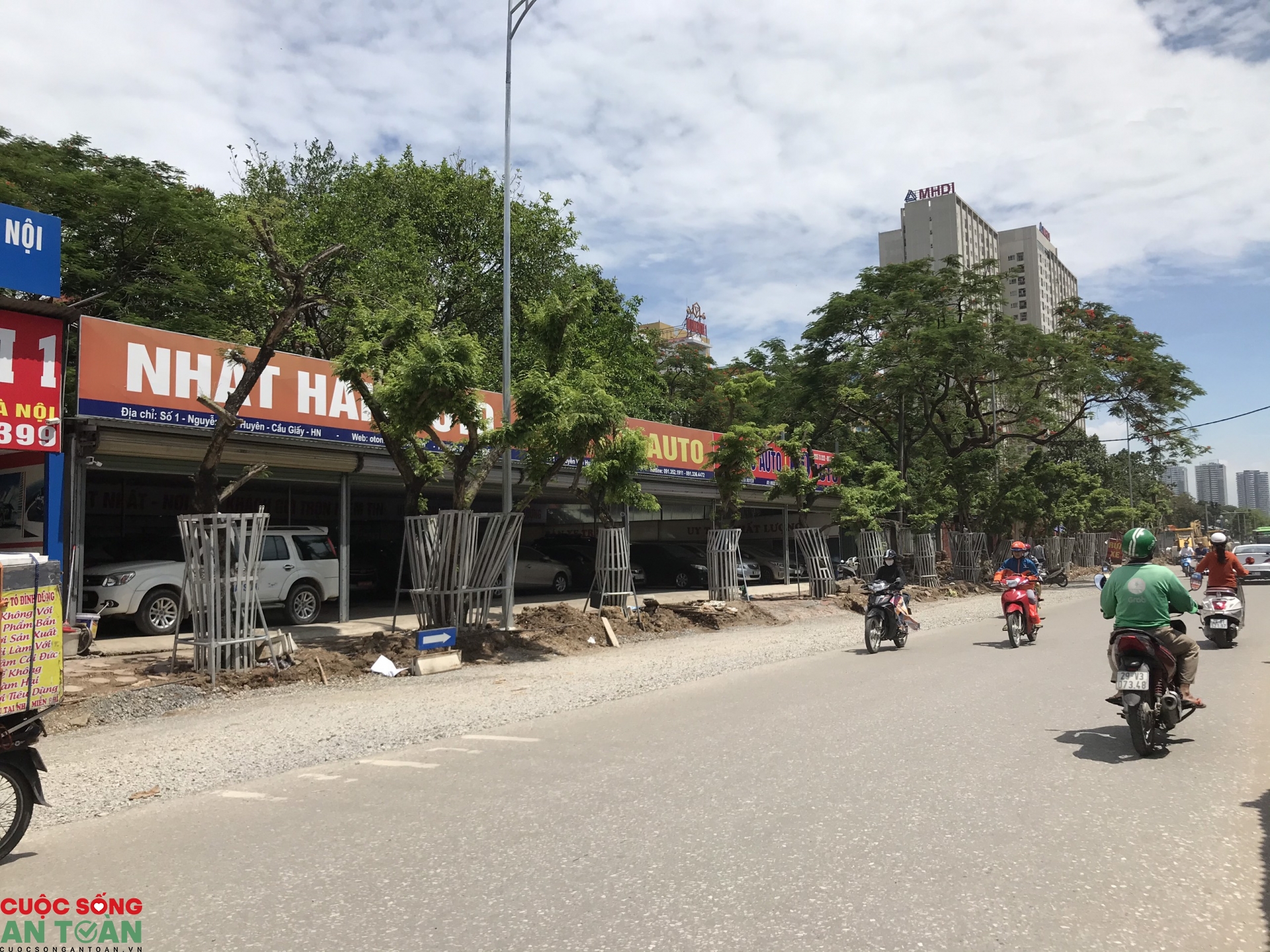 mac ao giap sat bao ve 34 cay sua do quy hon vang