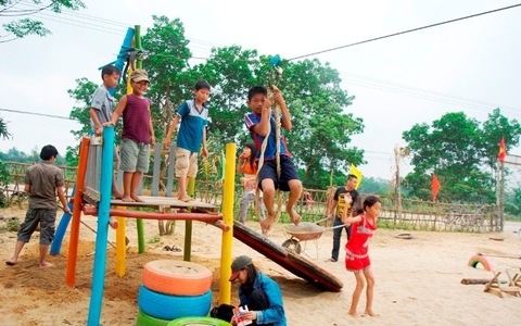 xay dung san choi bang vat lieu tai che than thien voi moi truong