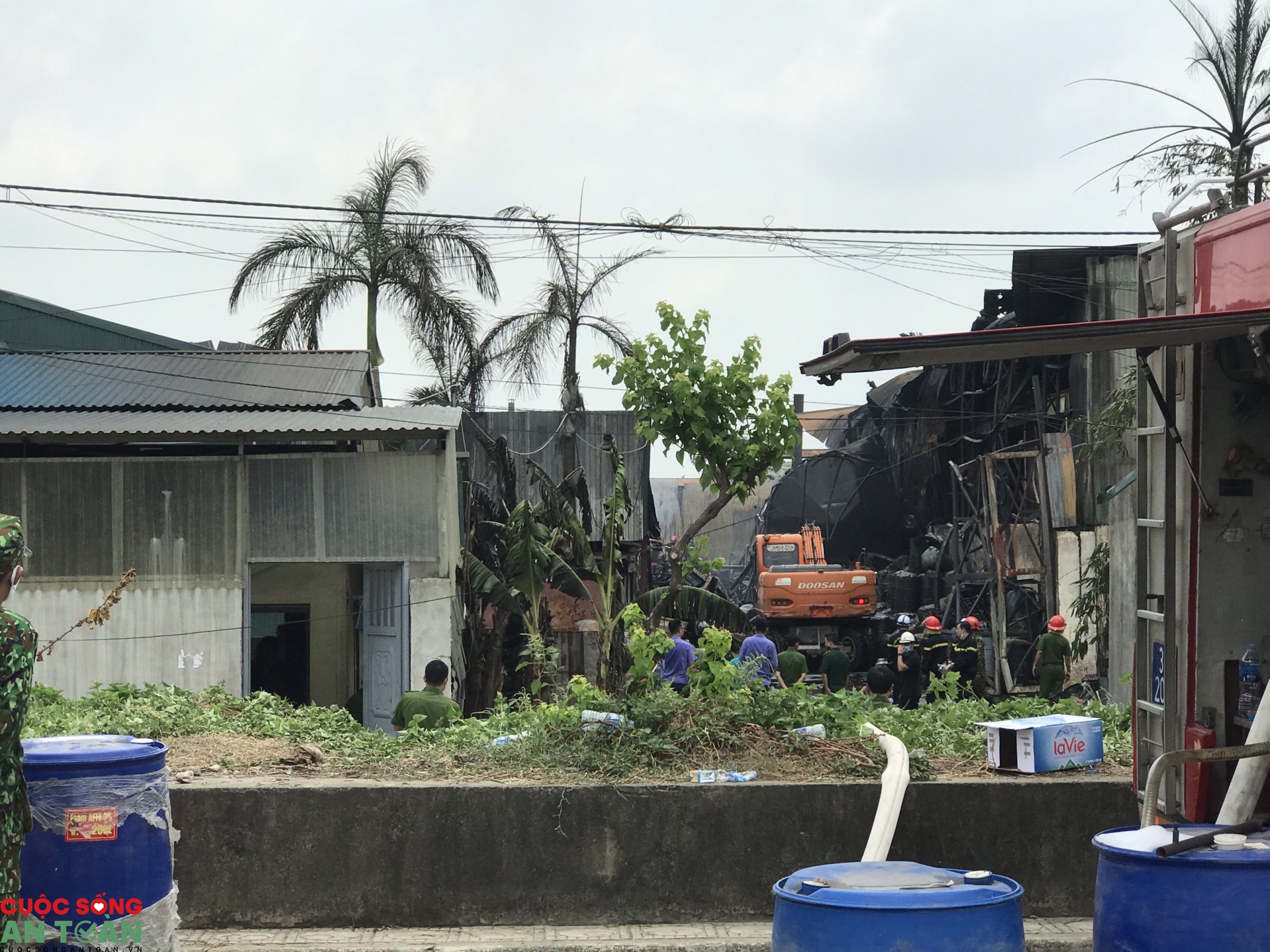 phat hien hoa chat doc hai sau vu chay tai kho cang duc giang