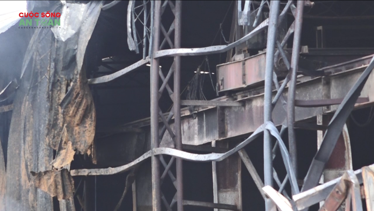 trien khai nhieu bien phap khan cap sau su co chay kho hoa chat duc giang