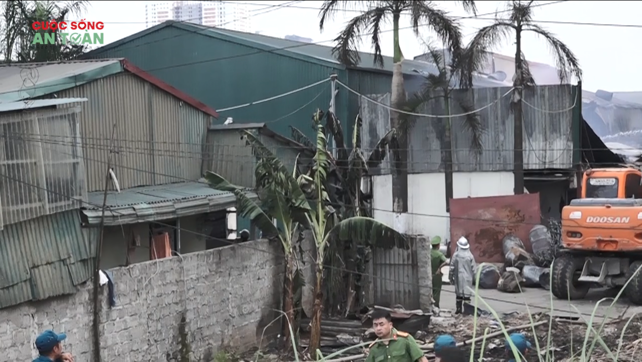 hau covid 19 nguoi lao dong tiep tuc that lung buoc bung