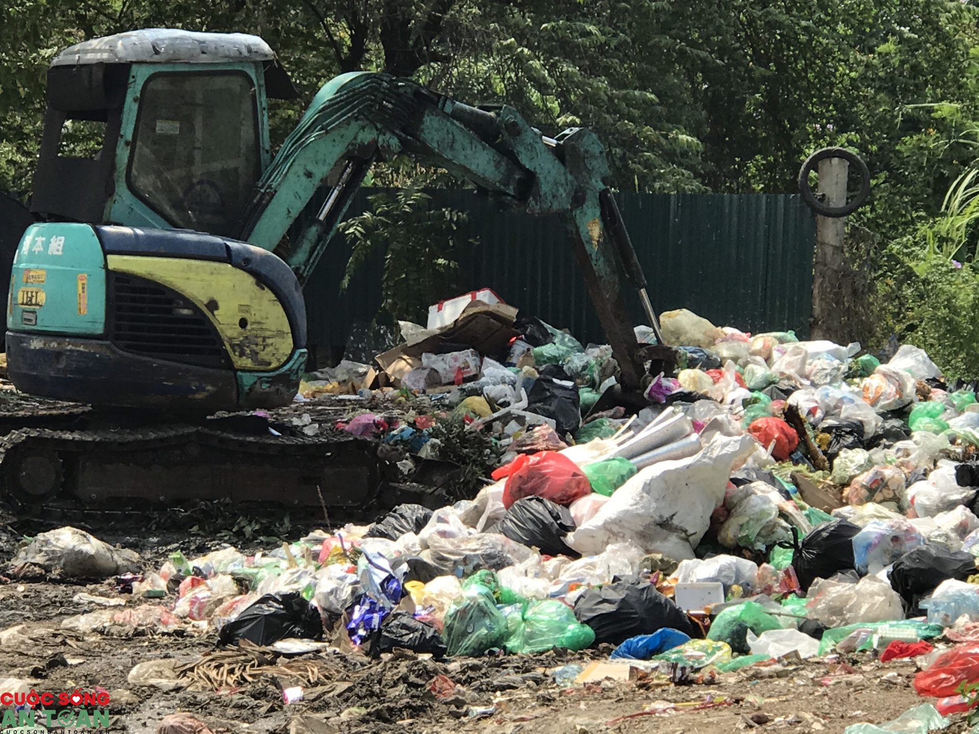 rac thai bua vay hanh ha cong nhan kcn bac thang long