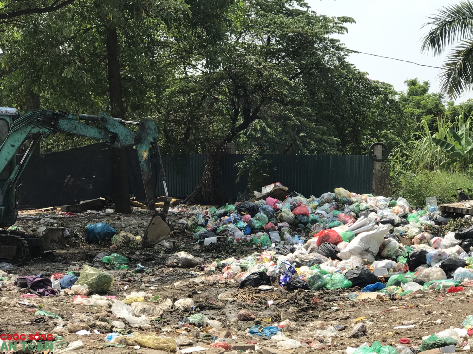 rac thai bua vay hanh ha cong nhan kcn bac thang long