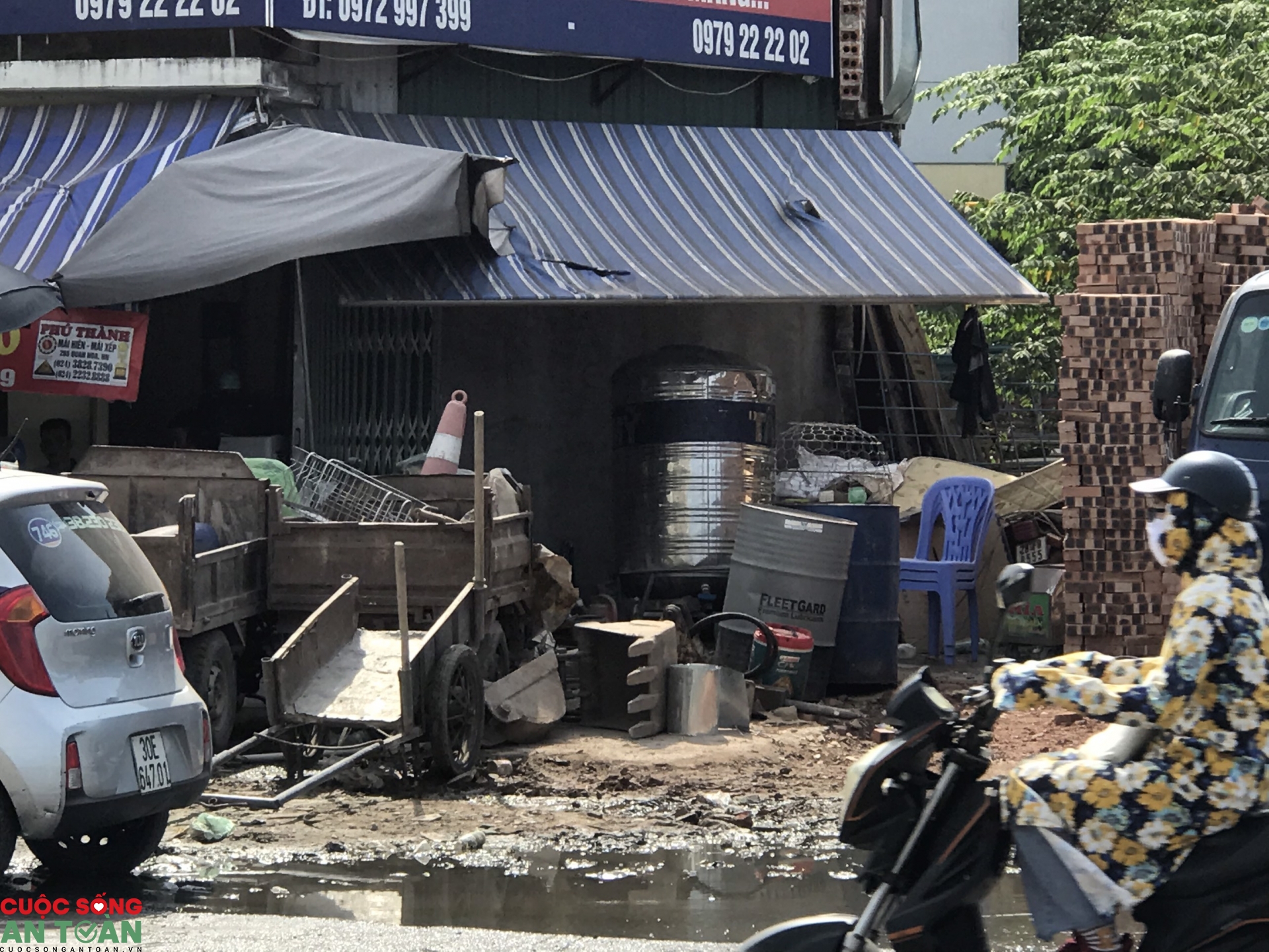 Cảnh tượng nhếch nhác trên con đường đẹp nhất thủ đô canh tuong nhech nhac tren con duong dep nhat thu do