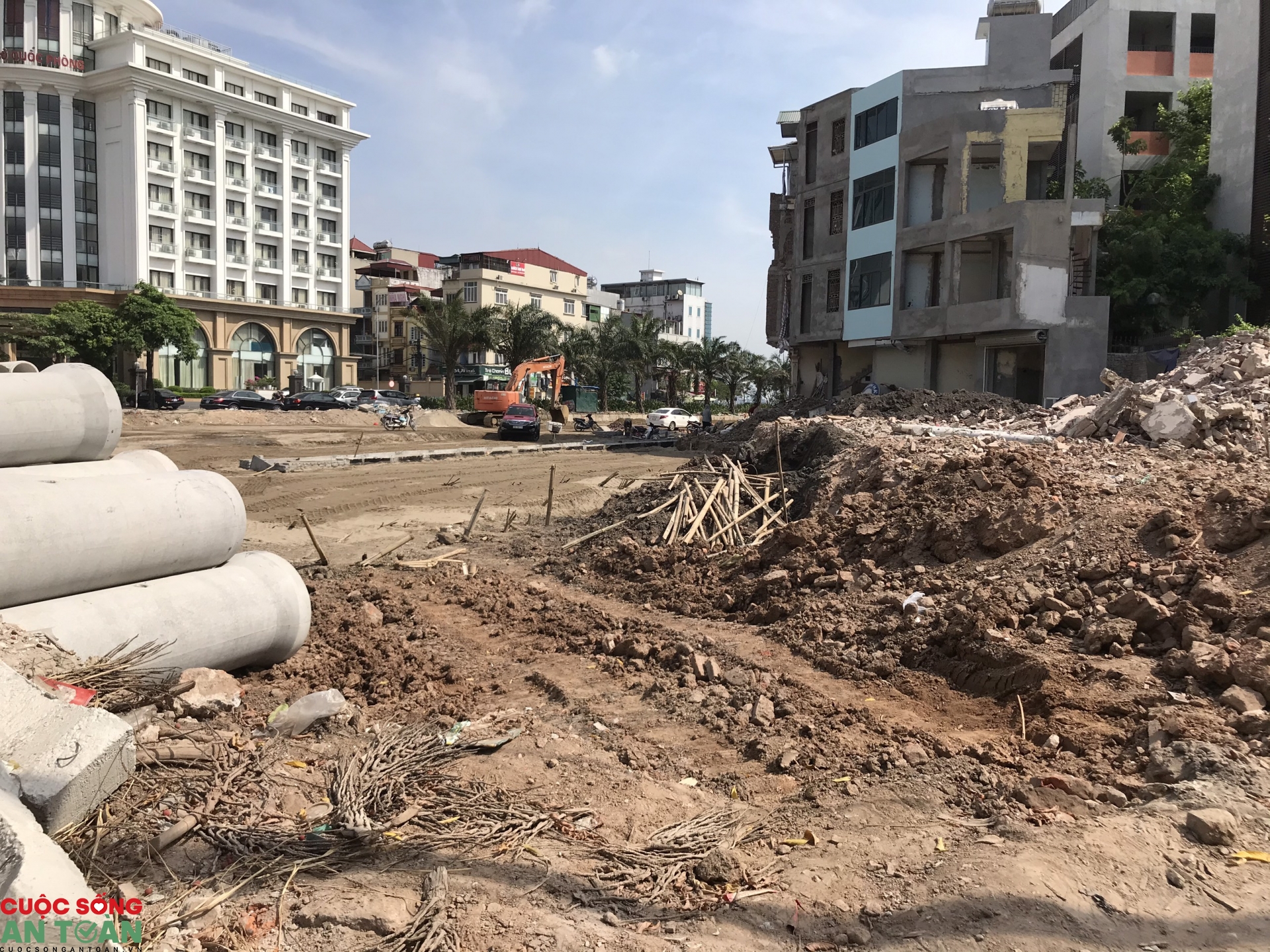 Cảnh tượng nhếch nhác trên con đường đẹp nhất thủ đô canh tuong nhech nhac tren con duong dep nhat thu do