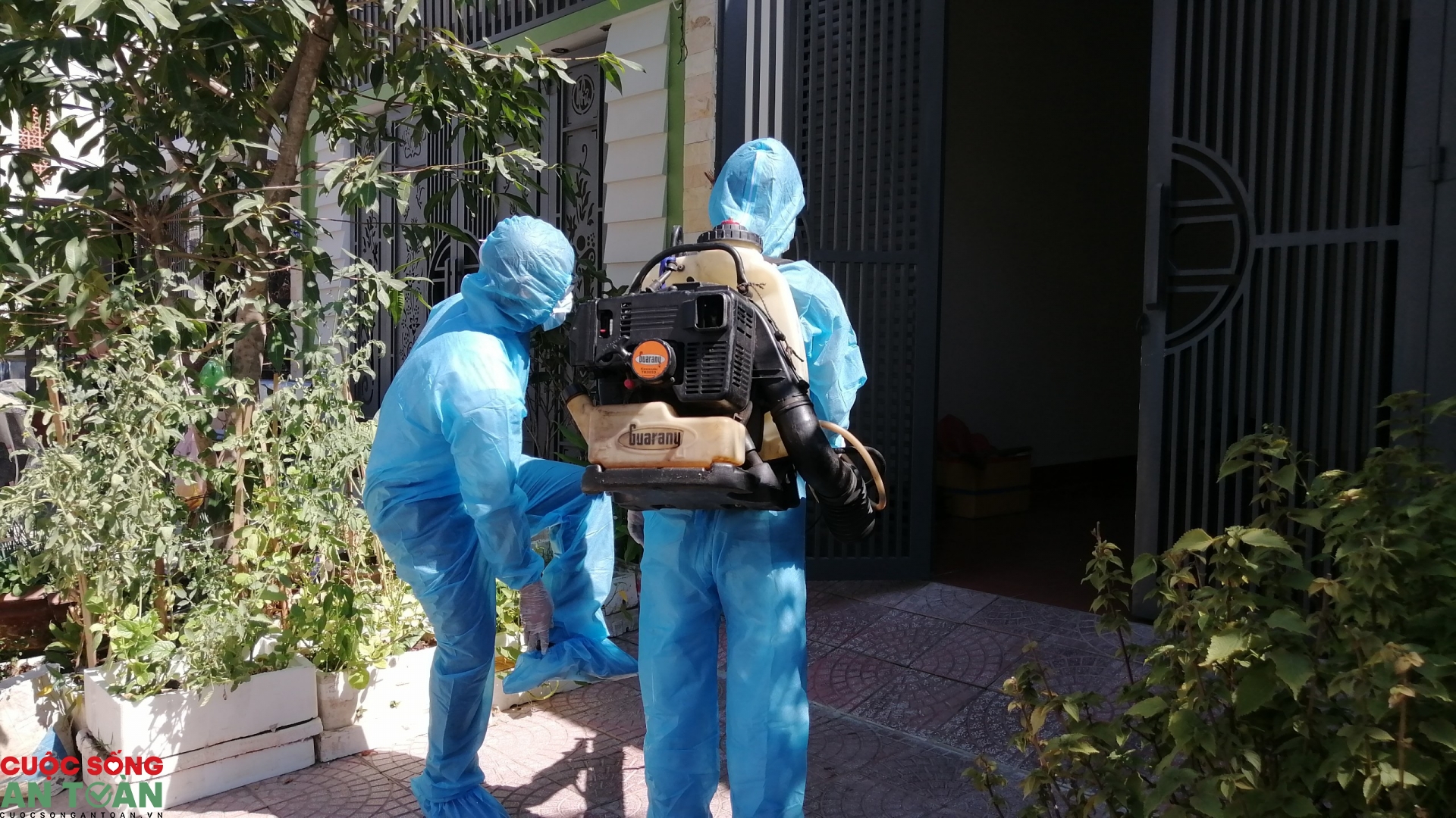 da nang tien hanh phun khu khuan xung quanh khu vu c nha benh nhan nghi nhiem covid 19