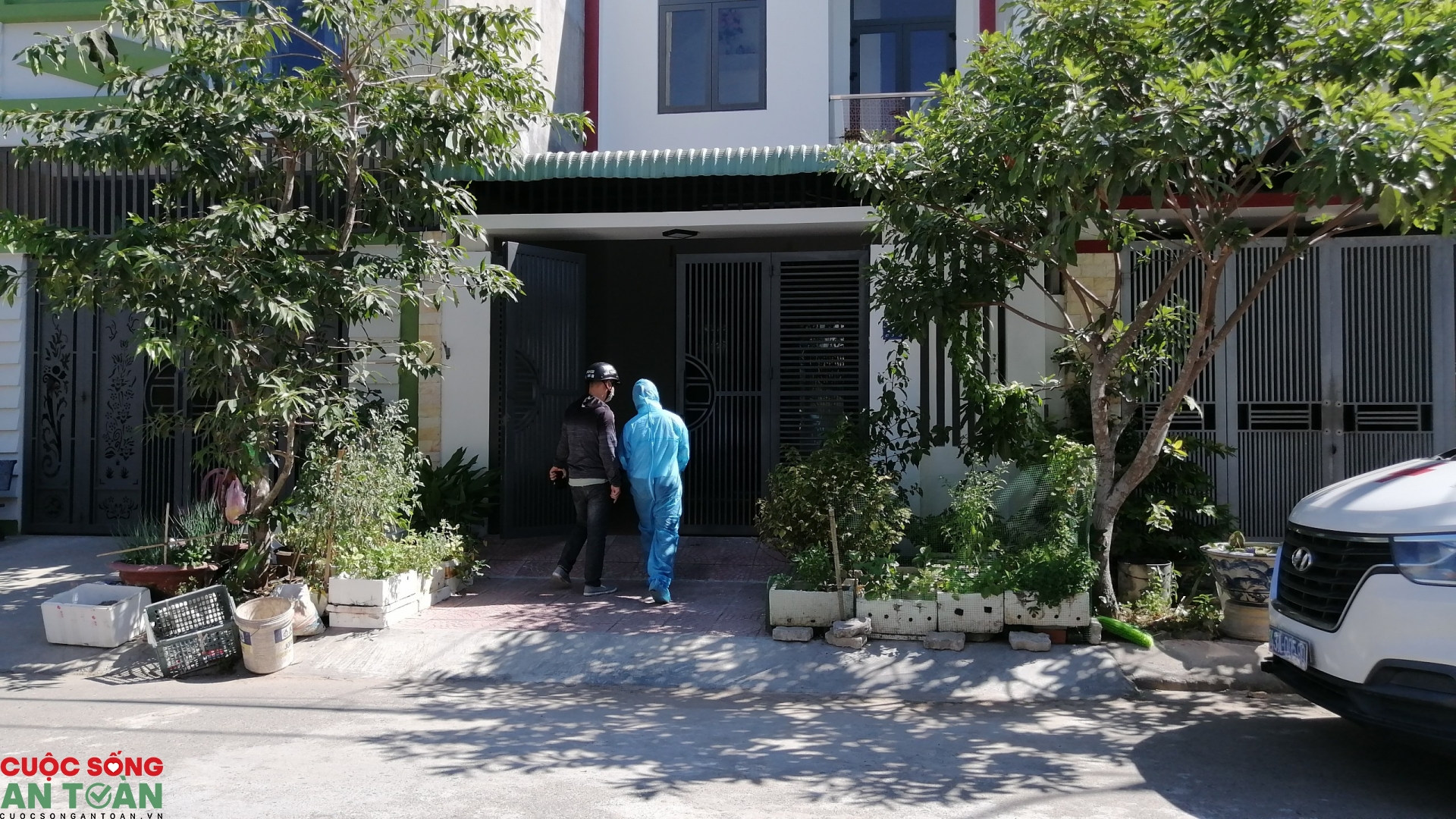 da nang tien hanh phun khu khuan xung quanh khu vu c nha benh nhan nghi nhiem covid 19