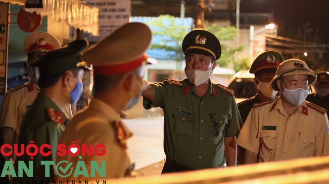 Hơn 1 triệu dân Đà Nẵng chính thức thực hiện giãn cách xã hội hon 1 trieu dan da nang chinh thuc thuc hien gian cach xa hoi