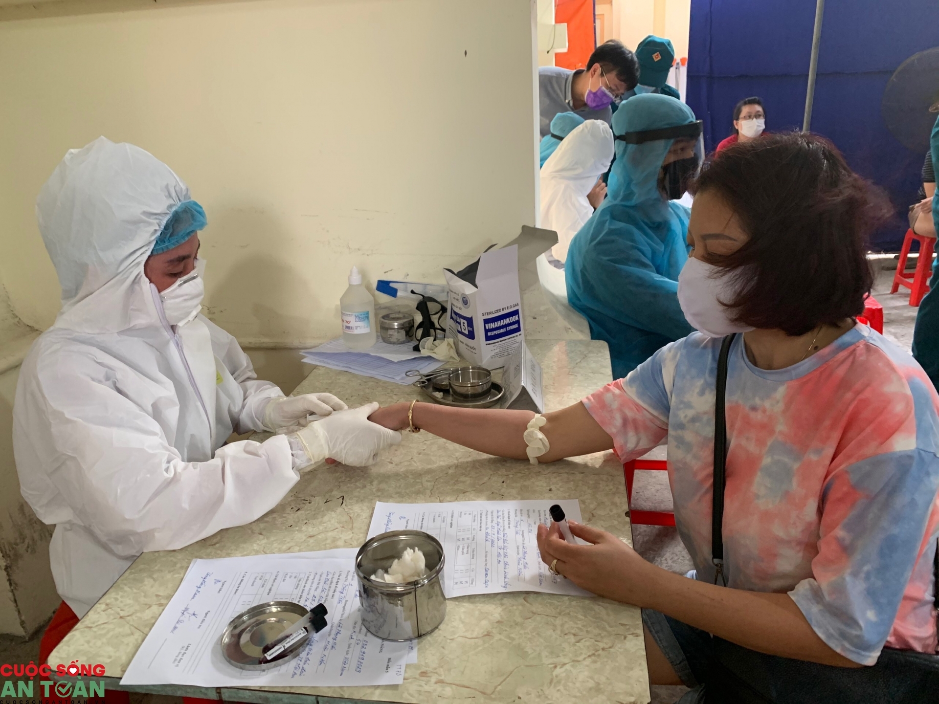 Hà Nội: Từ 0 giờ ngày 1/8, tất cả quán bar, karaoke tạm dừng hoạt động ha noi tu 0 gio ngay 18 tat ca quan bar karaoke tam dung hoat dong