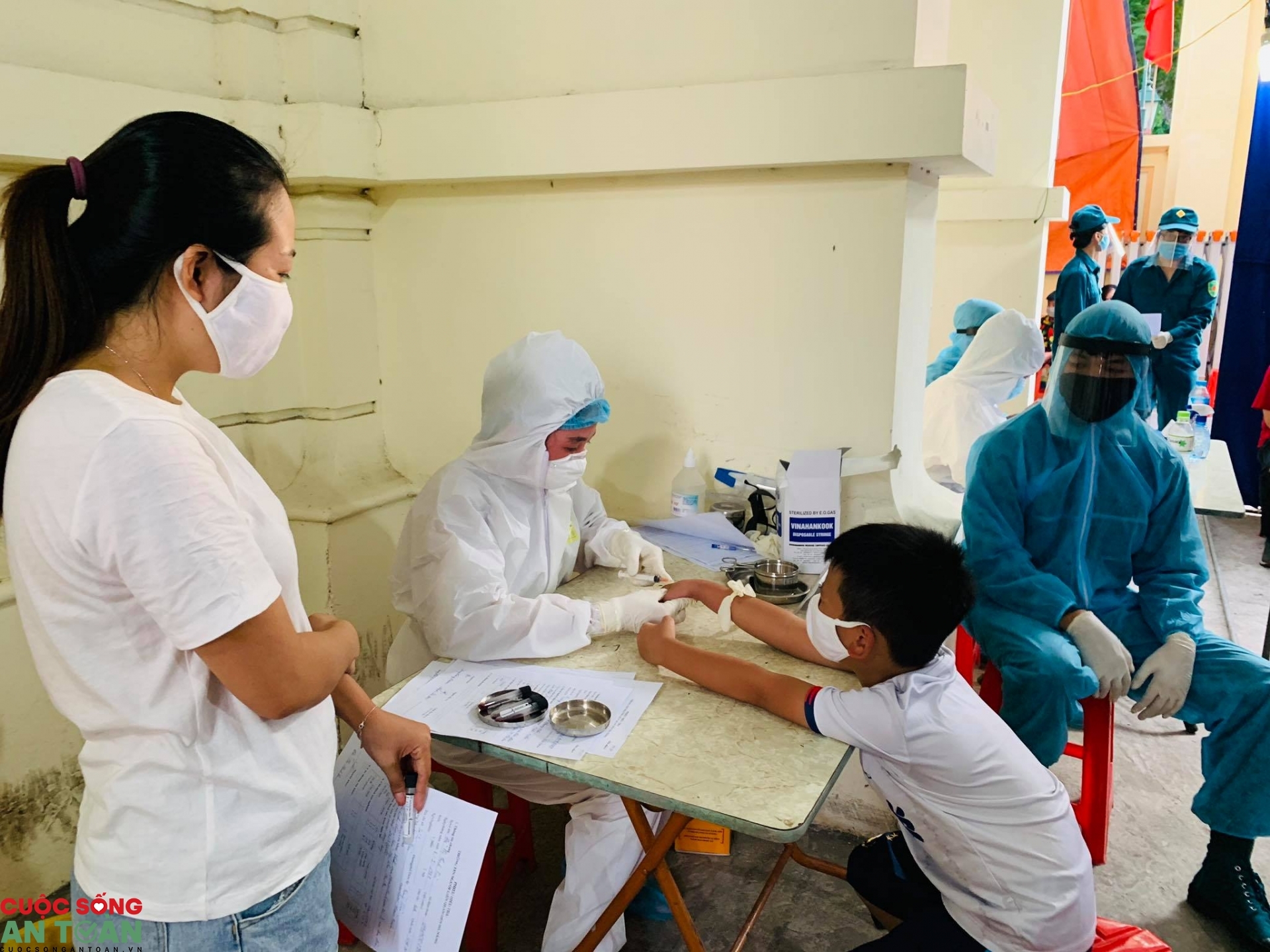 2347 ha noi to chuc test nhanh covid 19 cho nguoi tro ve tu vung dich da nang 5