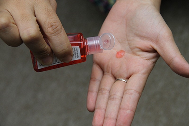 2923 gel rua tay kho bat dac di moi phai dung