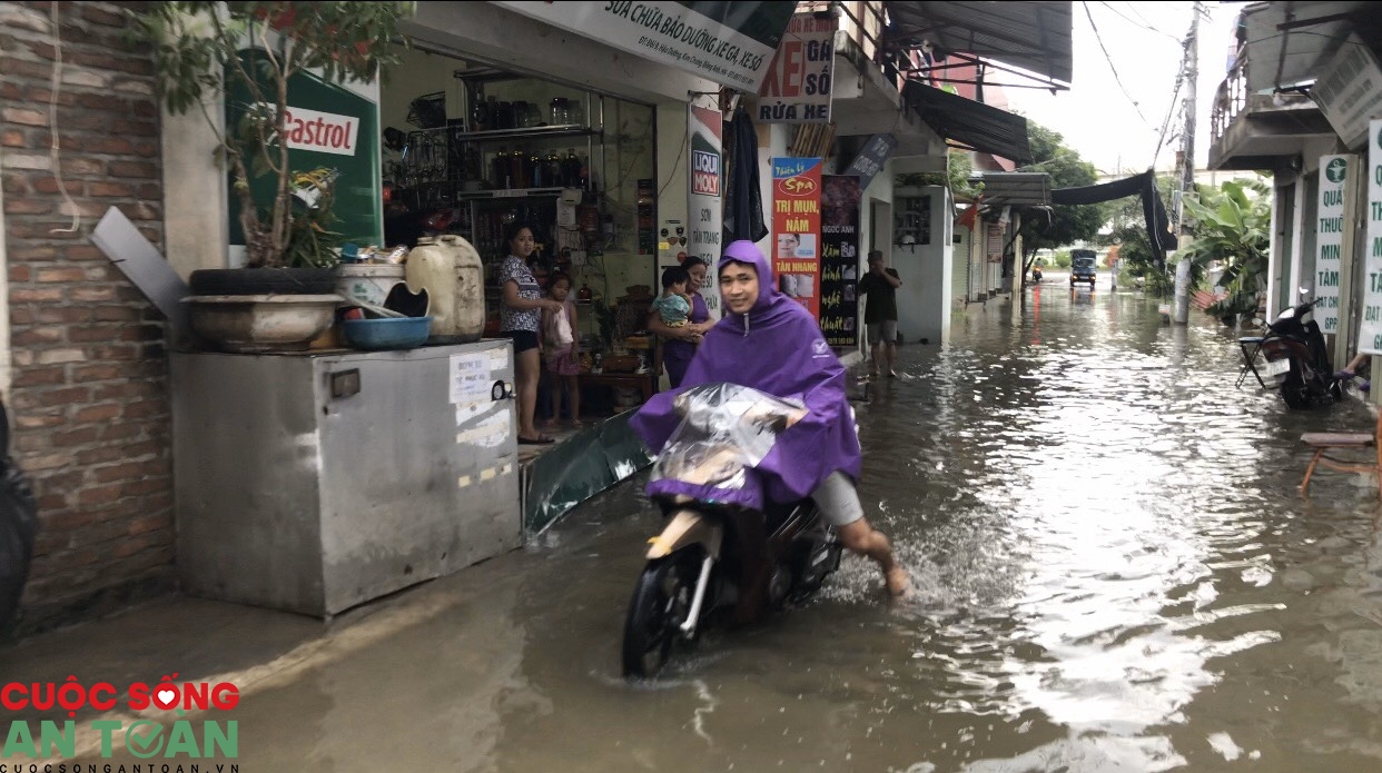 Nỗi ám ảnh của công nhân KCN Bắc Thăng Long sau mỗi trận ngập 5033 z2032526683763 a2e59725d01af758189a17d956ecaf5d