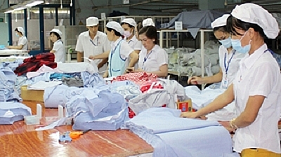 cong doan cac kcn vinh long nghi quyet 7c giup cai thien bua an ca cho nguoi lao dong