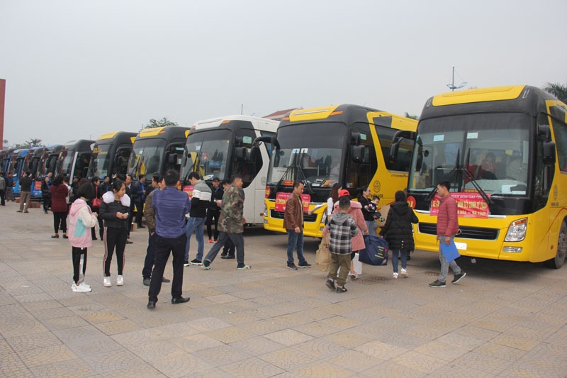 Tập đoàn Than - Khoáng sản VN: Bố trí 160 ô tô đưa 7.200 công nhân về quê đón Tết tap doan than khoang san vn bo tri 160 o to dua 7200 cong nhan ve que don tet
