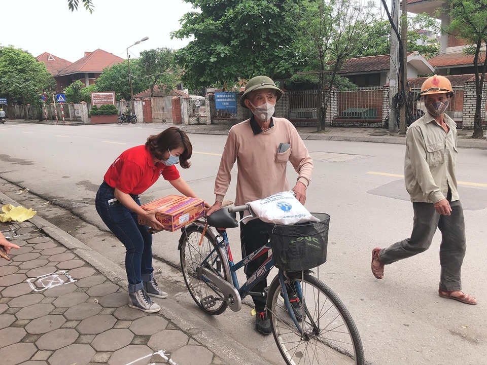 hoat dong cong dong phao cuu sinh giup nguoi yeu the vuot qua kho khan