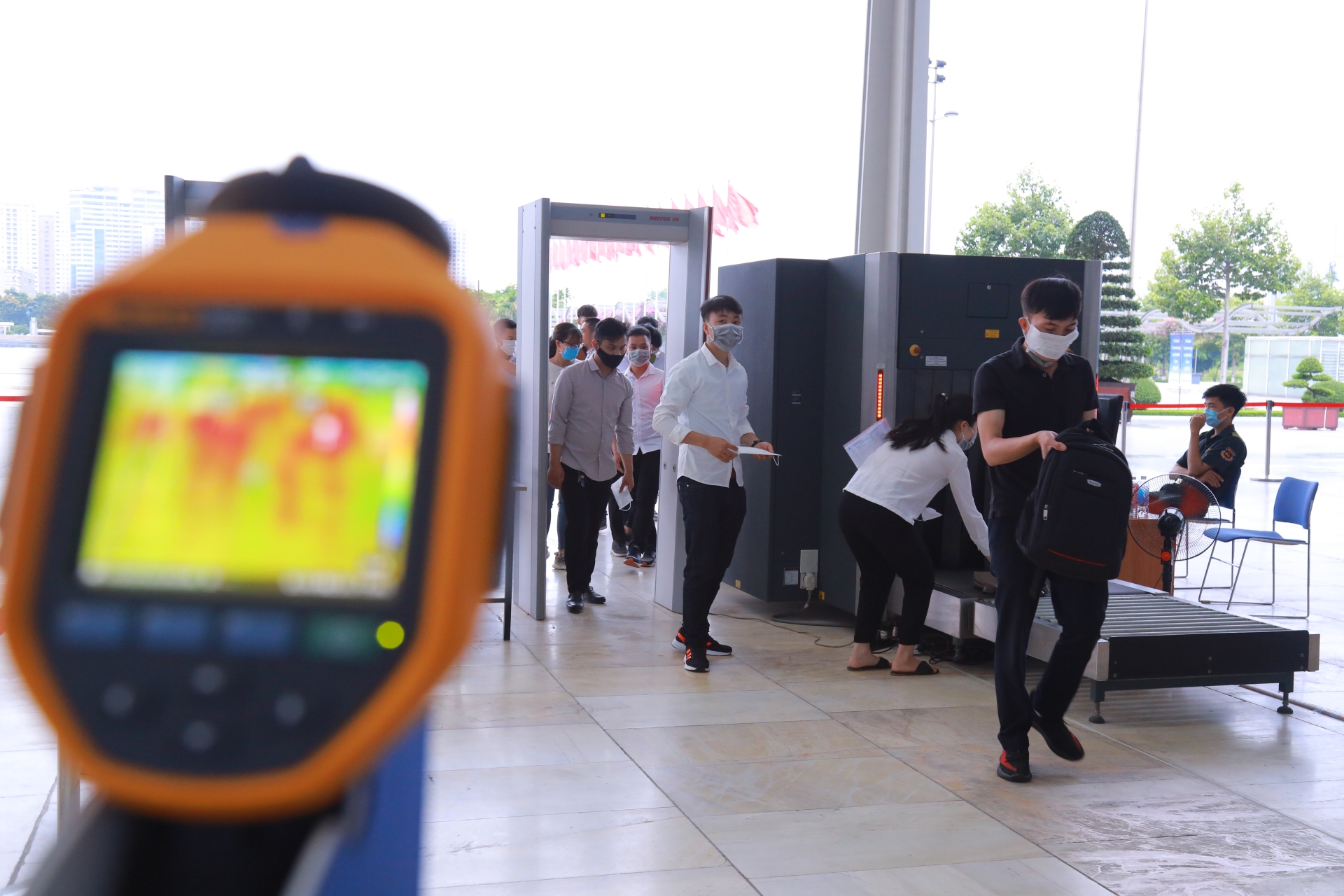 Người lao động hồ hởi trước “cánh cửa” việc làm tại Samsung nguoi lao dong ho hoi truoc canh cua viec lam tai samsung