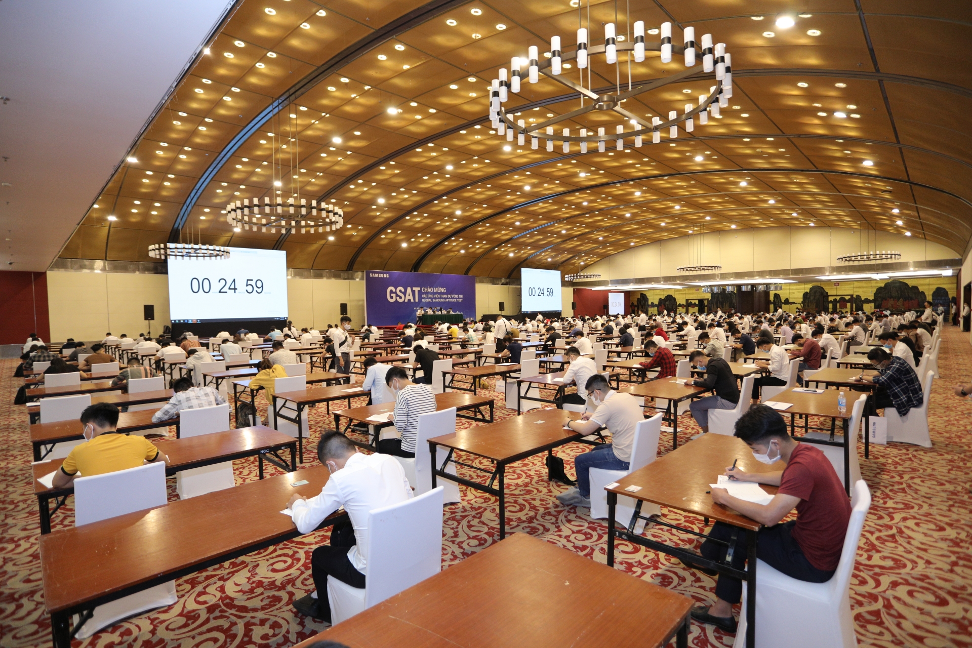 Người lao động hồ hởi trước “cánh cửa” việc làm tại Samsung nguoi lao dong ho hoi truoc canh cua viec lam tai samsung