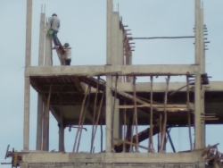 Đơn vị thi công, chủ đầu tư thờ ơ, rủi ro sẽ đẩy về phía người lao động