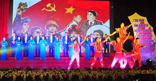 Biểu dương 90 doanh nghiệp tiêu biểu chăm lo tốt người lao động bieu duong 90 doanh nghiep tieu bieu cham lo tot nguoi lao dong