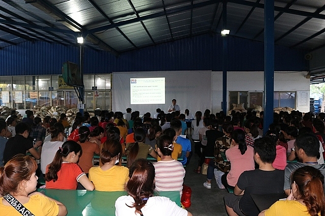 cong doan cong ty tnhh hoa thanh tuyen truyen chinh sach phap luat cho nguoi lao dong