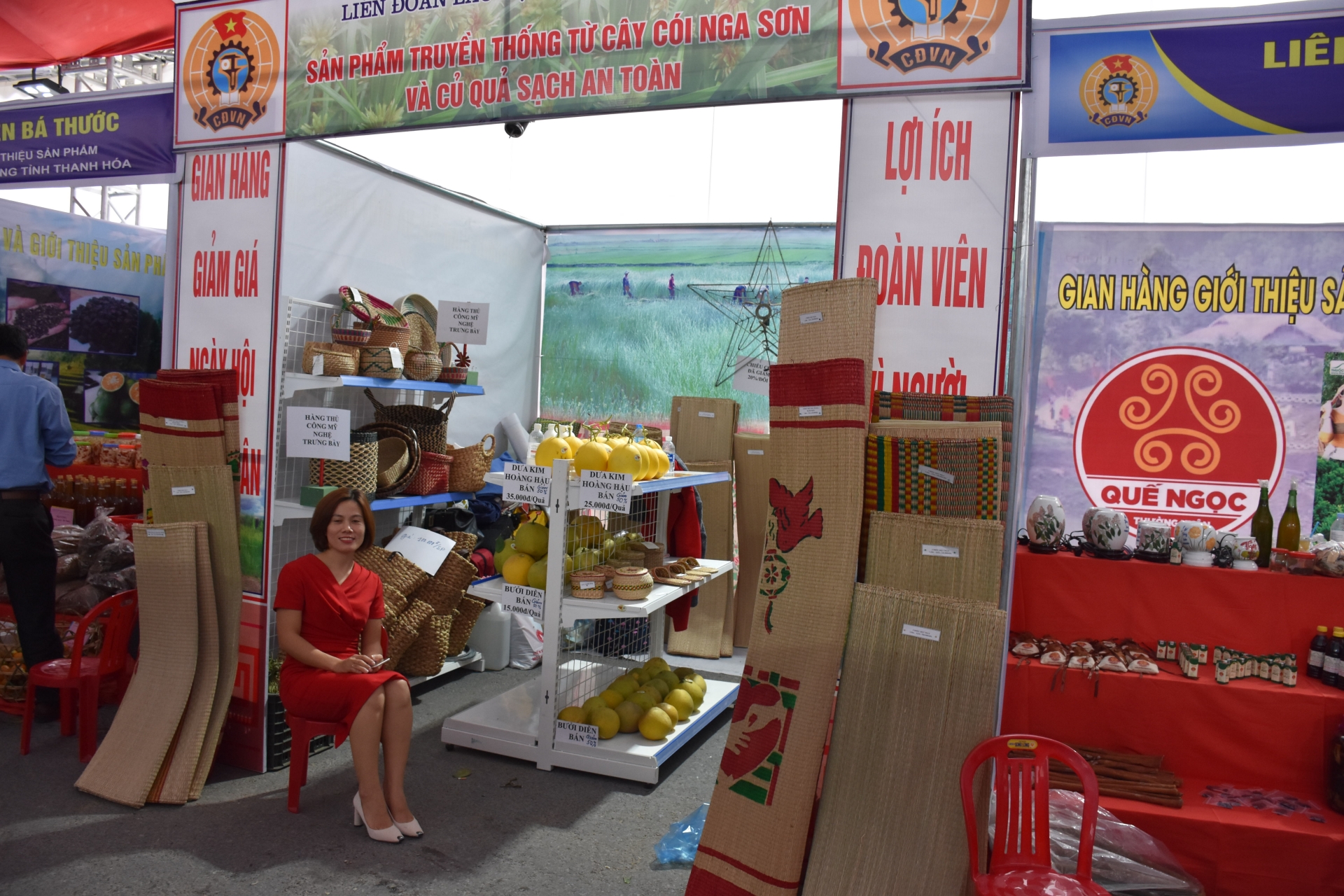 Công nhân lao động Thanh Hóa nô nức tham gia Ngày hội Công nhân - Phiên chợ nghĩa tình cong nhan lao dong thanh hoa no nuc tham gia ngay hoi cong nhan phien cho nghia tinh