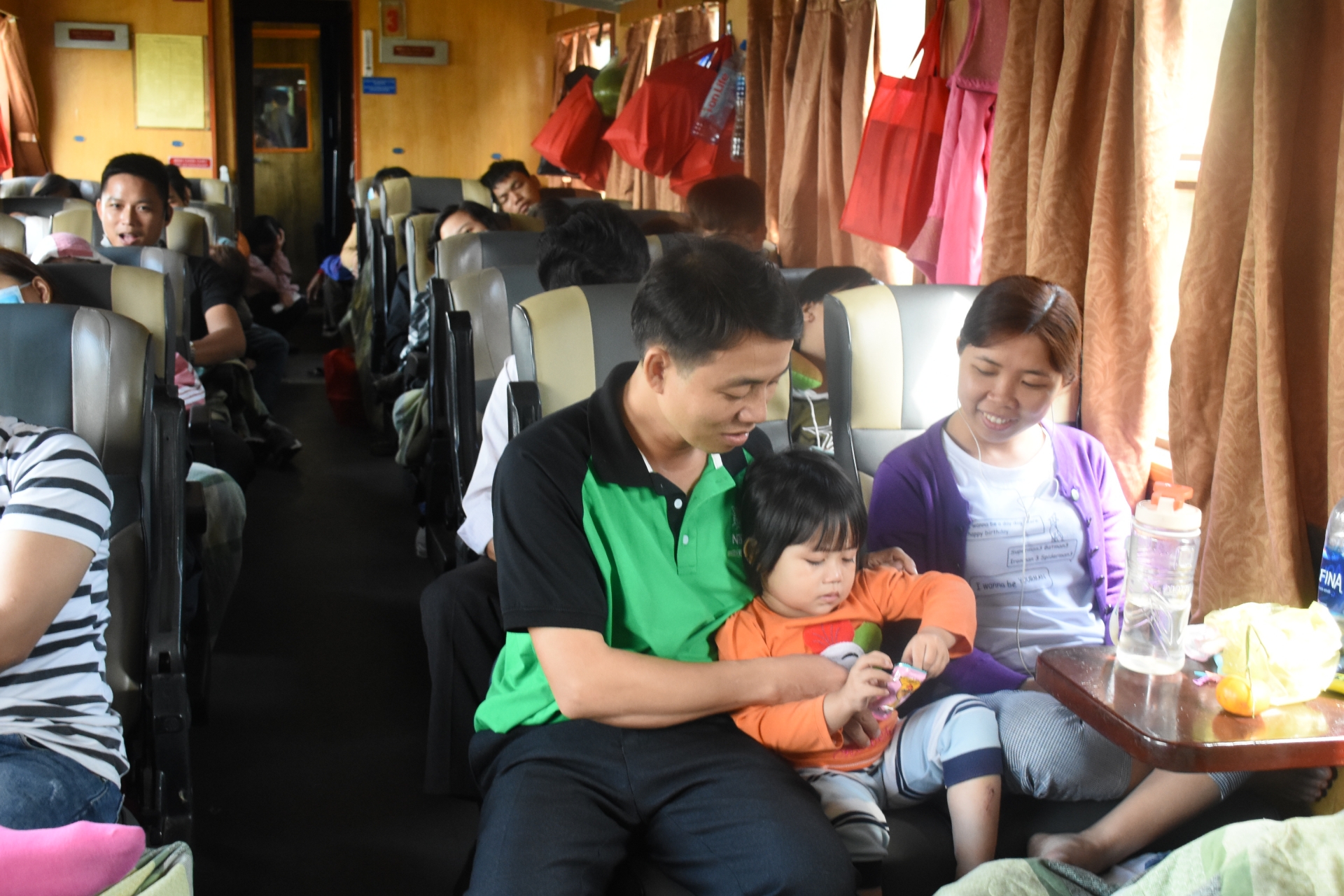 Có một chuyến tàu mang tên đoàn viên co mot chuyen tau mang ten doan vien