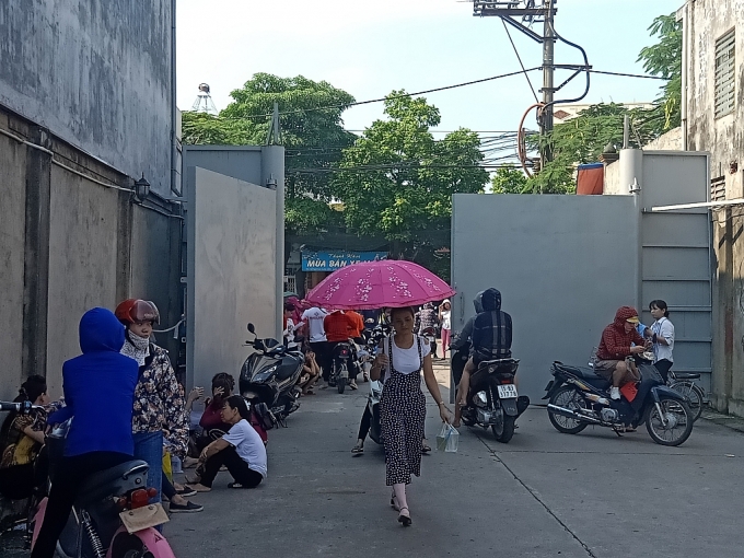 hinh anh cong nhan kaiyang ngoi va vat mon moi cho giai quyet che do lao dong