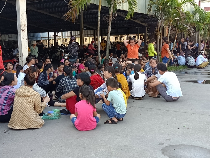 hinh anh cong nhan kaiyang ngoi va vat mon moi cho giai quyet che do lao dong