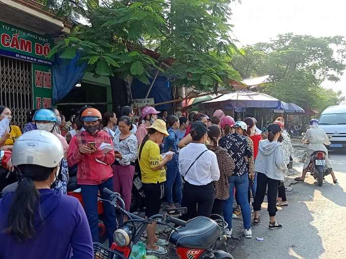 hinh anh cong nhan kaiyang ngoi va vat mon moi cho giai quyet che do lao dong