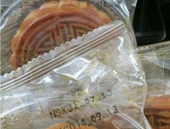 Cách chọn bánh trung thu chuẩn ngon, tránh hàng kém chất lượng cach chon banh trung thu chuan ngon tranh hang kem chat luong