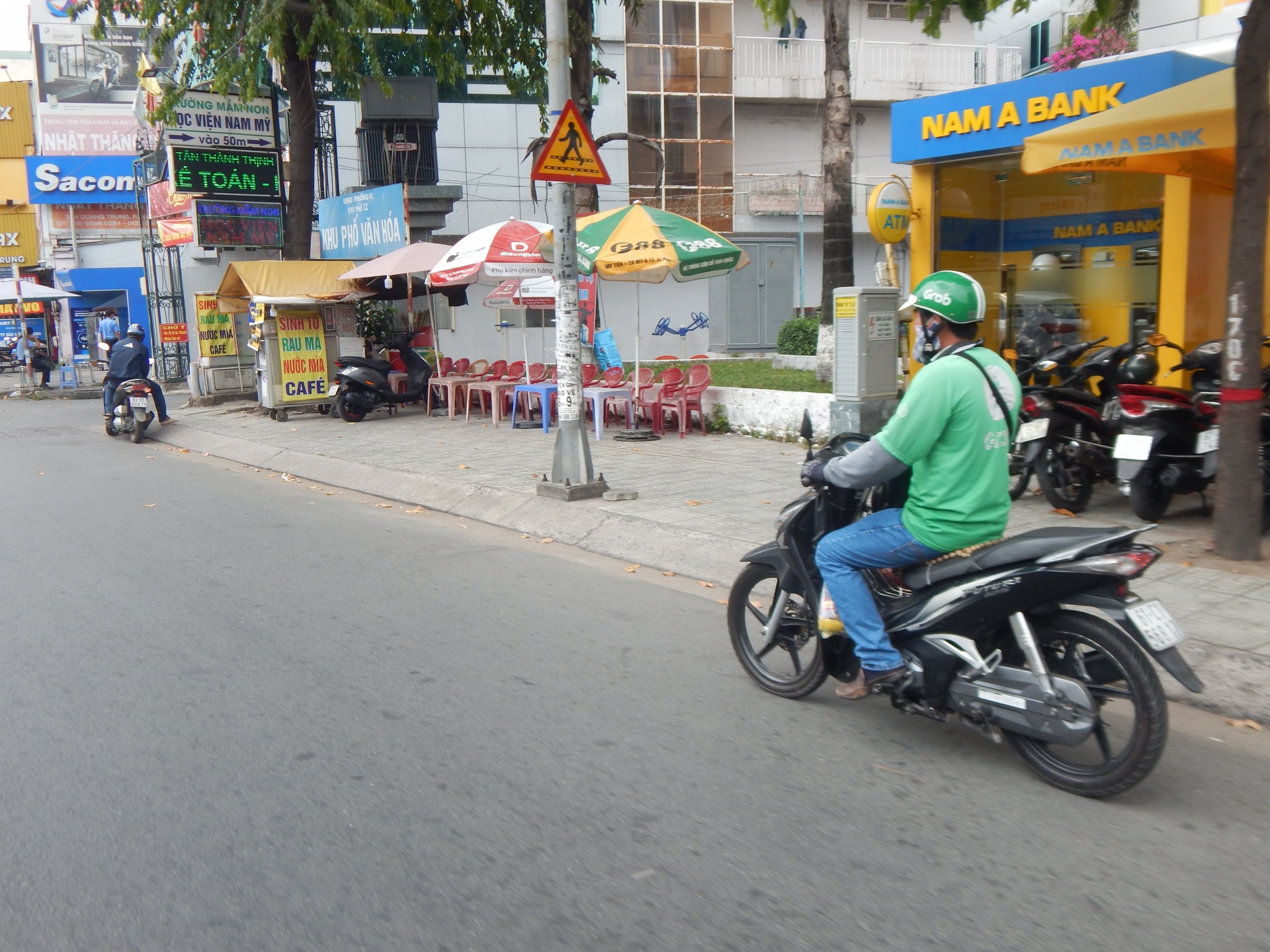 TP.HCM: Shipper tạm ngưng hoạt động tại TP. Thủ Đức và 7 quận, huyện từ 23/8 - 6/9