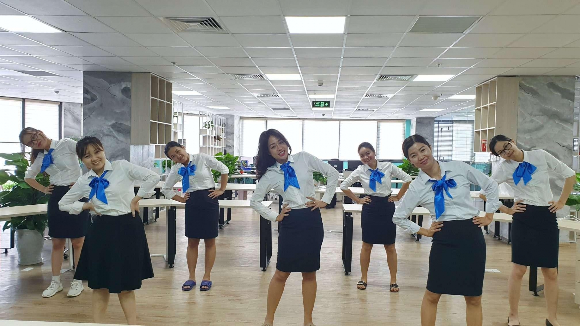 Thư giãn, khỏe khoắn với bài tập thể dục giữa giờ