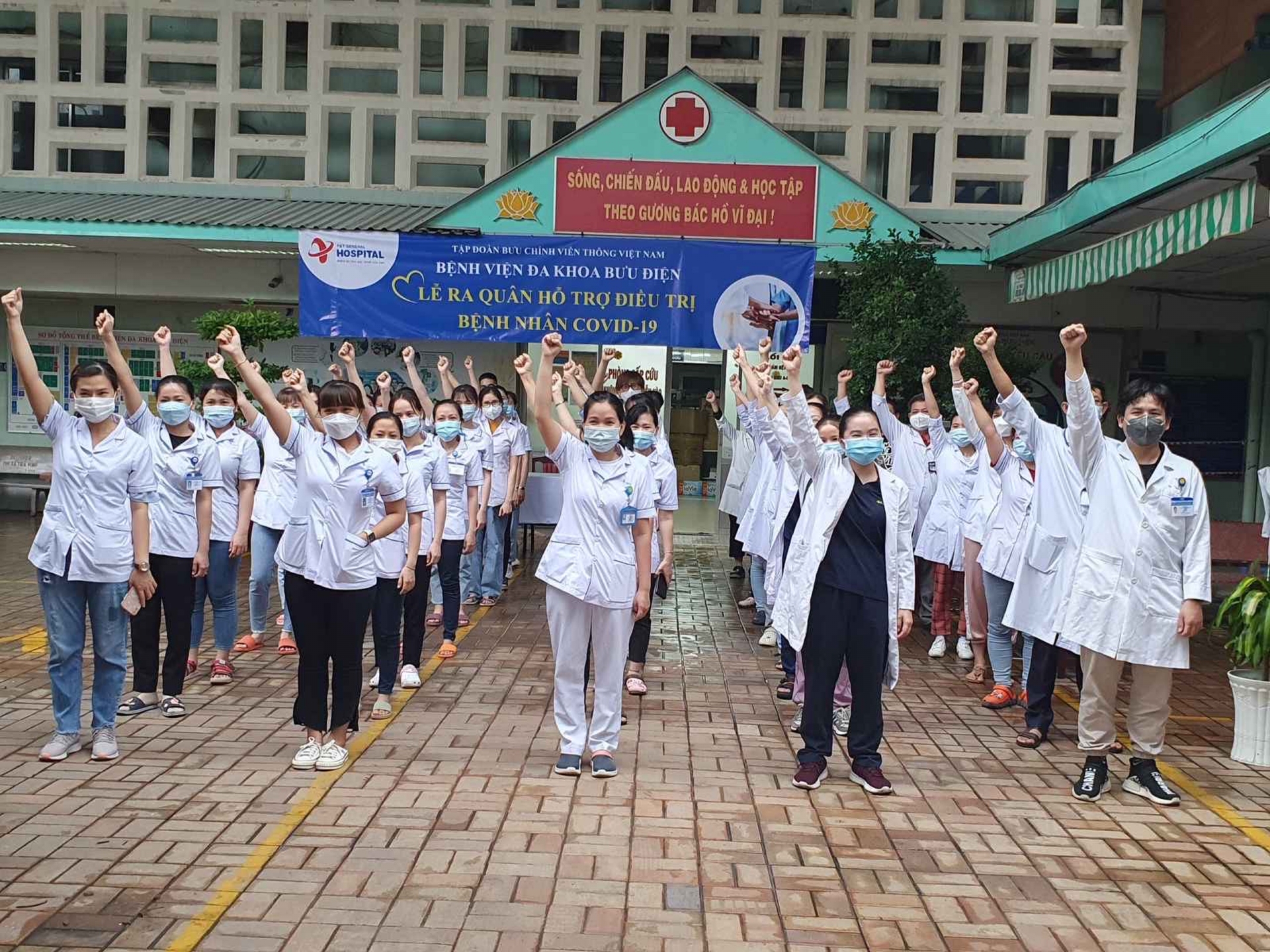 Tinh thần quả cảm nơi tuyến đầu chống dịch Covid-19