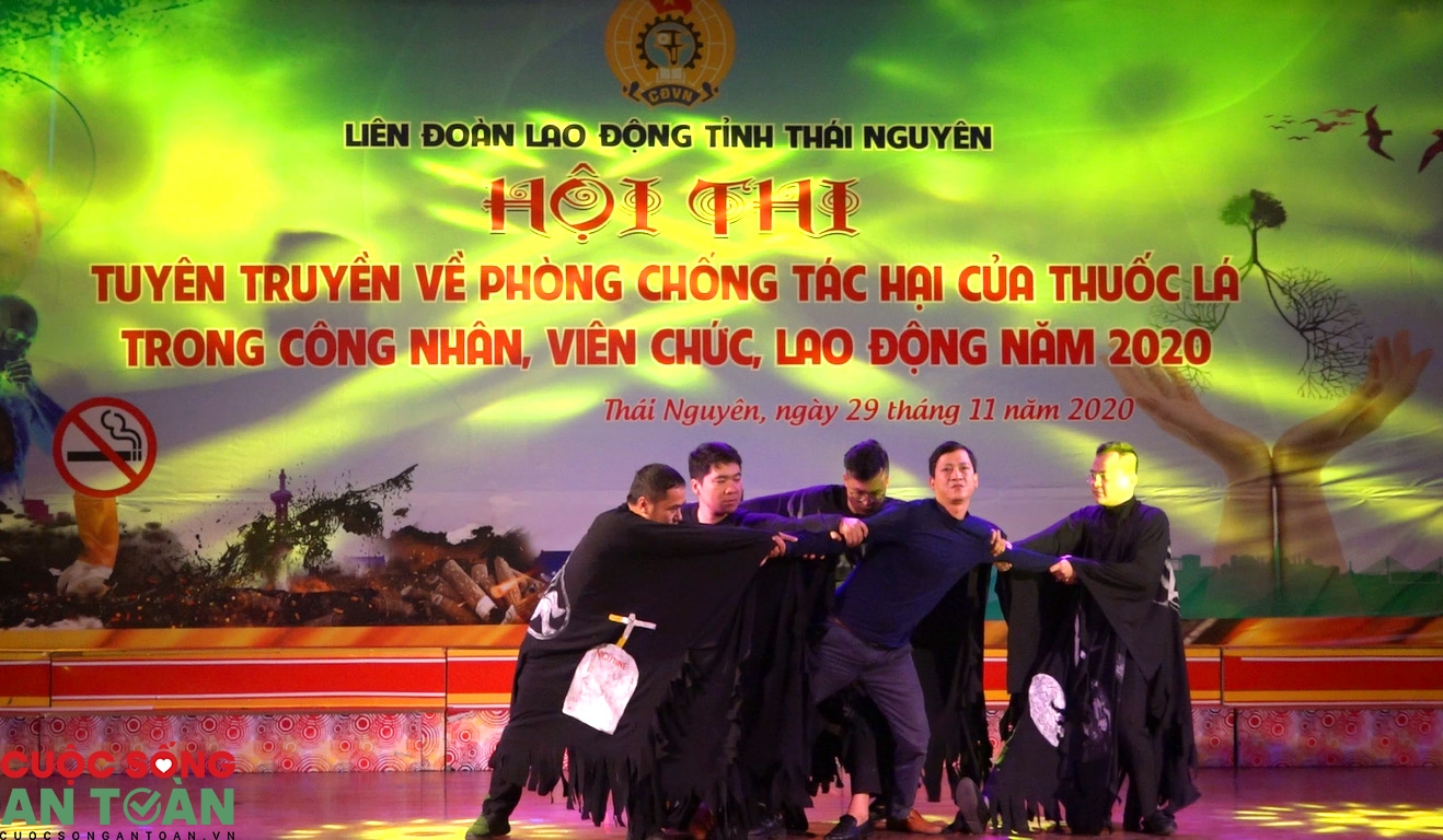 “Thuốc lá: Kẻ thù đốt cháy tương lai của bạn” “Thuốc lá: Kẻ thù đốt cháy tương lai của bạn”
