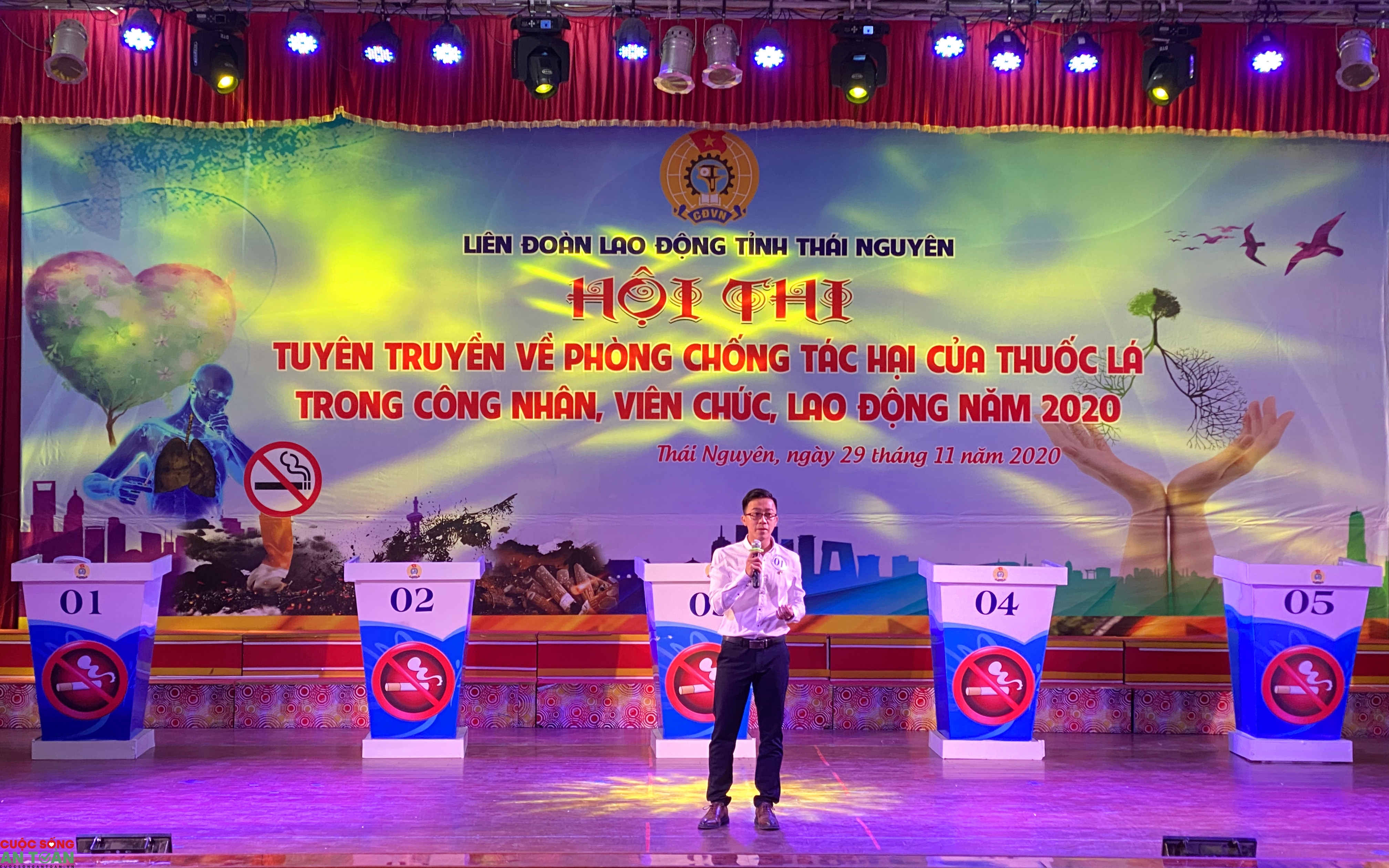 “Thuốc lá: Kẻ thù đốt cháy tương lai của bạn” “Thuốc lá: Kẻ thù đốt cháy tương lai của bạn”