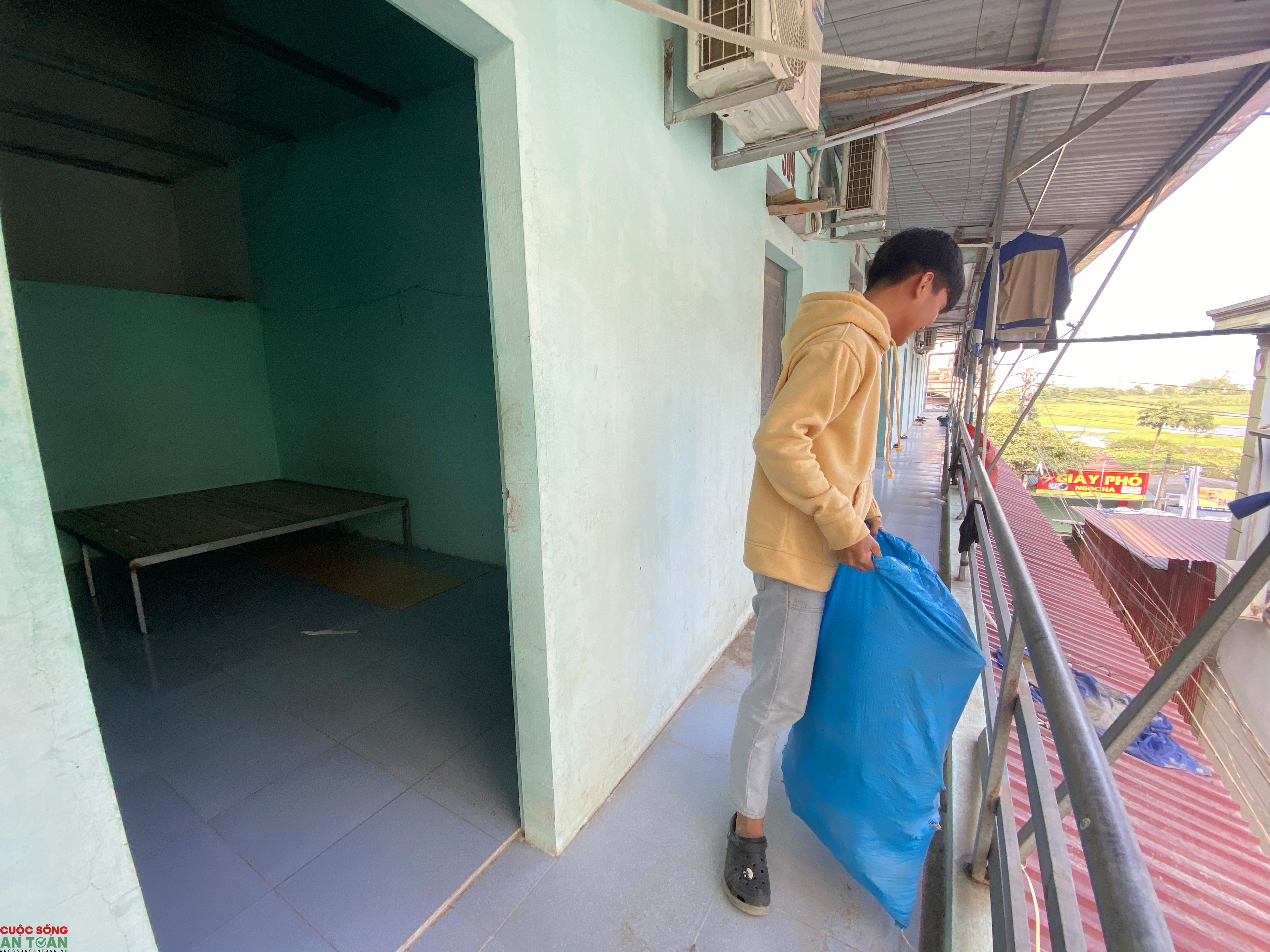 Vụ nữ công nhân chết trong phòng trọ ở Bắc Ninh: nhiều người hoang mang chuyển chỗ ở Vụ nữ công nhân chết trong phòng trọ ở Bắc Ninh: nhiều người hoang mang chuyển chỗ ở