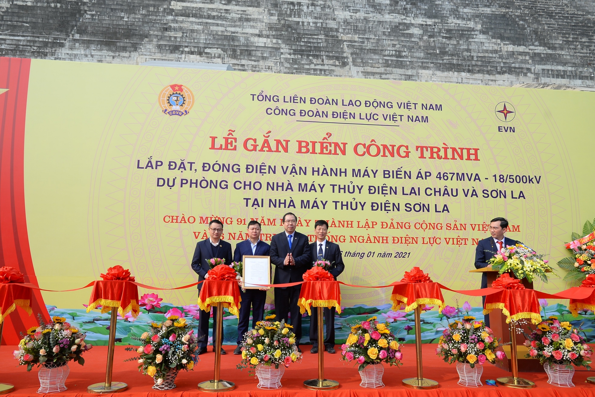 Công trình mang thương hiệu “made in Việt Nam” mừng Đại hội Đảng toàn quốc lần thứ XIII Công trình mang thương hiệu “made in Việt Nam” mừng Đại hội Đảng toàn quốc lần thứ XIII