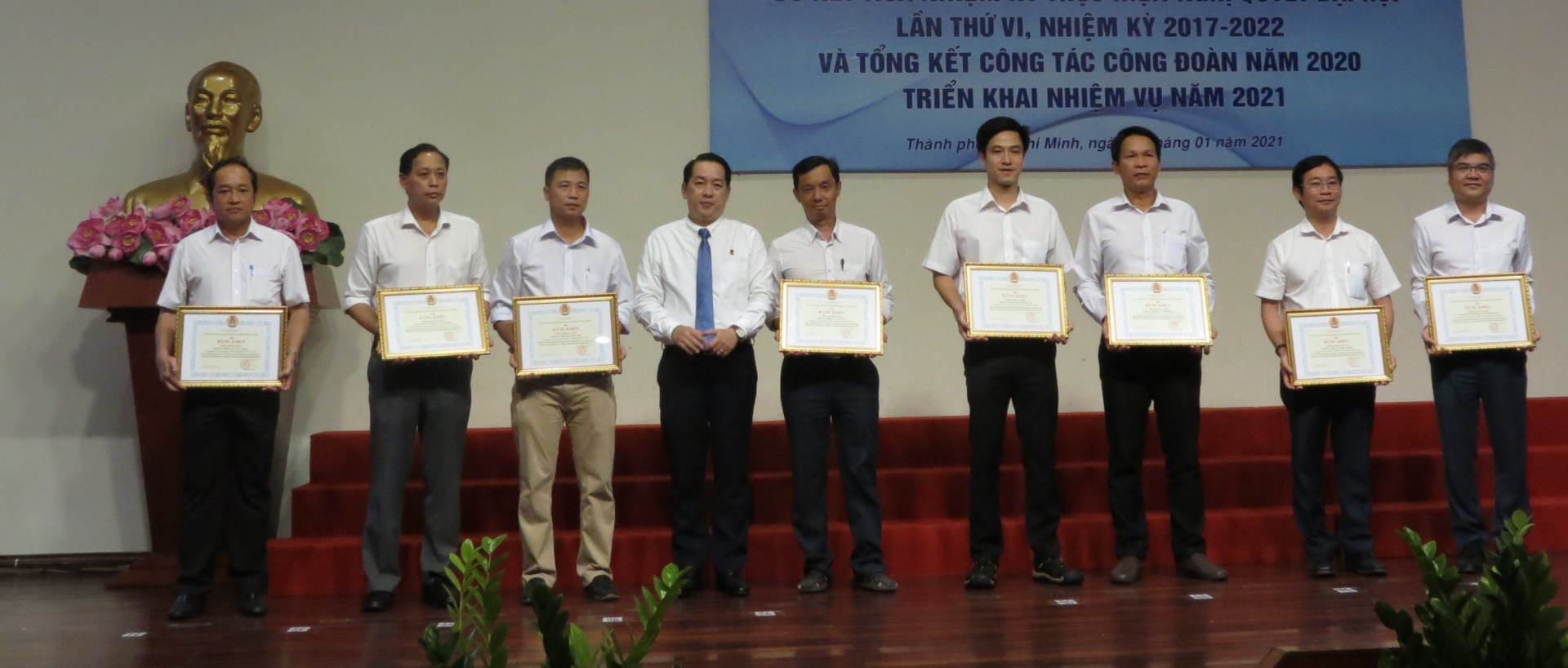 Không để người lao động nào ở lại phía sau trong cuộc chuyển đổi số của ngành Điện! Không để người lao động nào ở lại phía sau trong cuộc chuyển đổi số của ngành Điện!