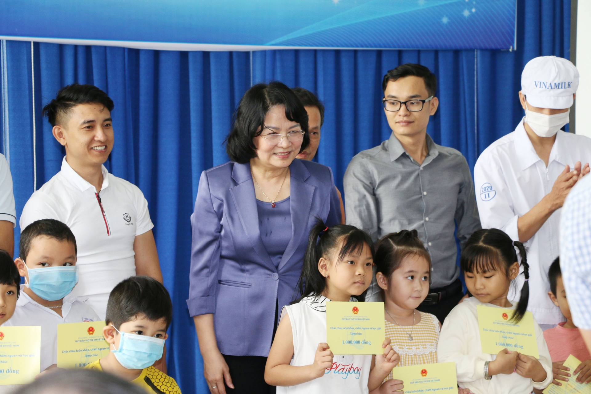 Phó Chủ tịch nước đề nghị cần quan tâm đến những công nhân bám xưởng trong dịp Tết Phó Chủ tịch nước đề nghị cần quan tâm đến những công nhân bám xưởng trong dịp Tết