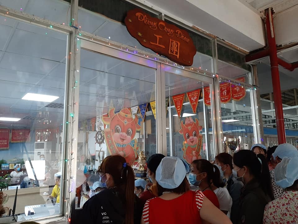 50% công nhân PouYuen VN đã mua vé xe về quê ăn Tết chọn “trả vé, khoan hãy về”