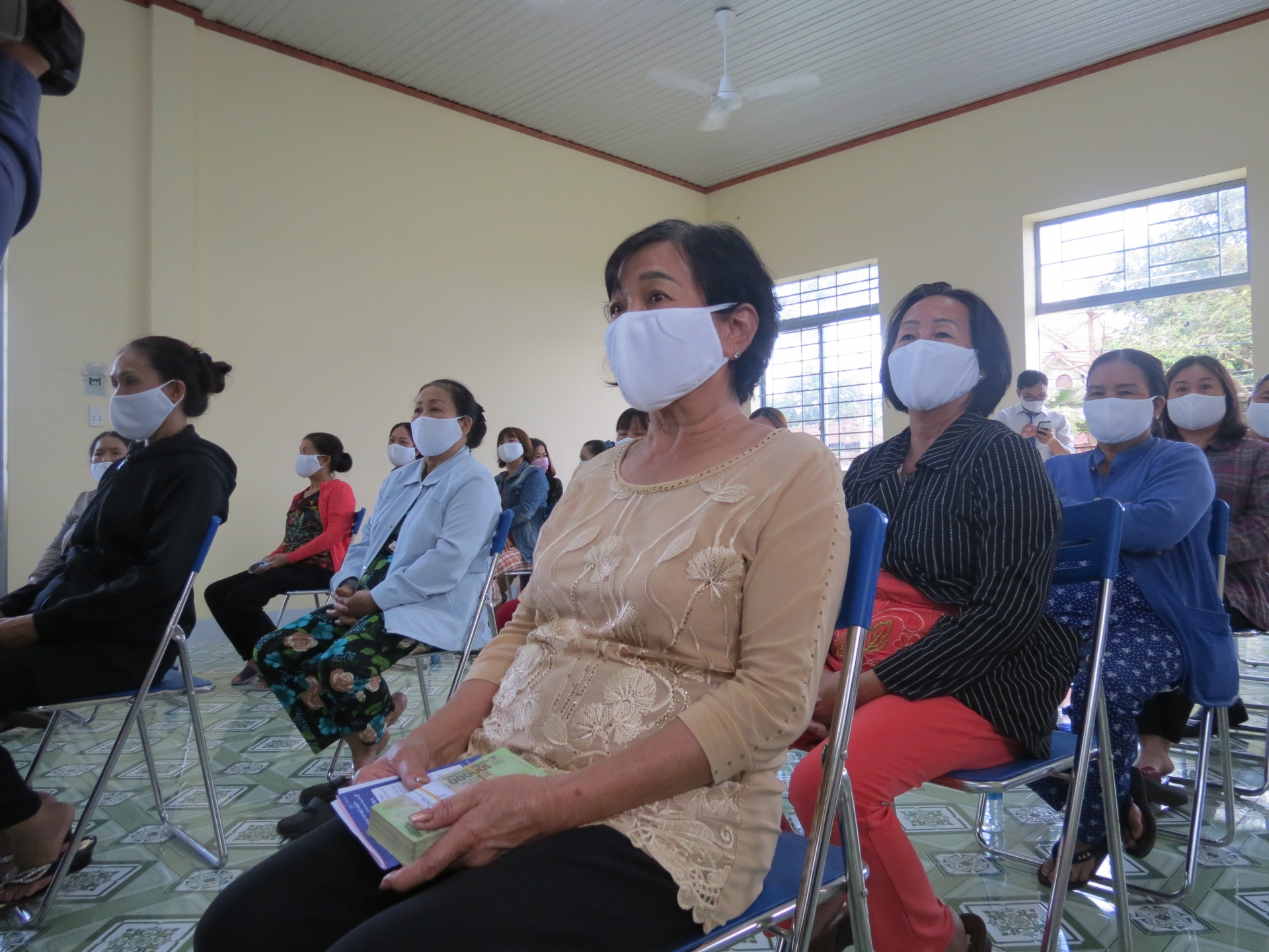 Mùa Xuân tặng nhau tấm lòng Mùa Xuân tặng nhau tấm lòng