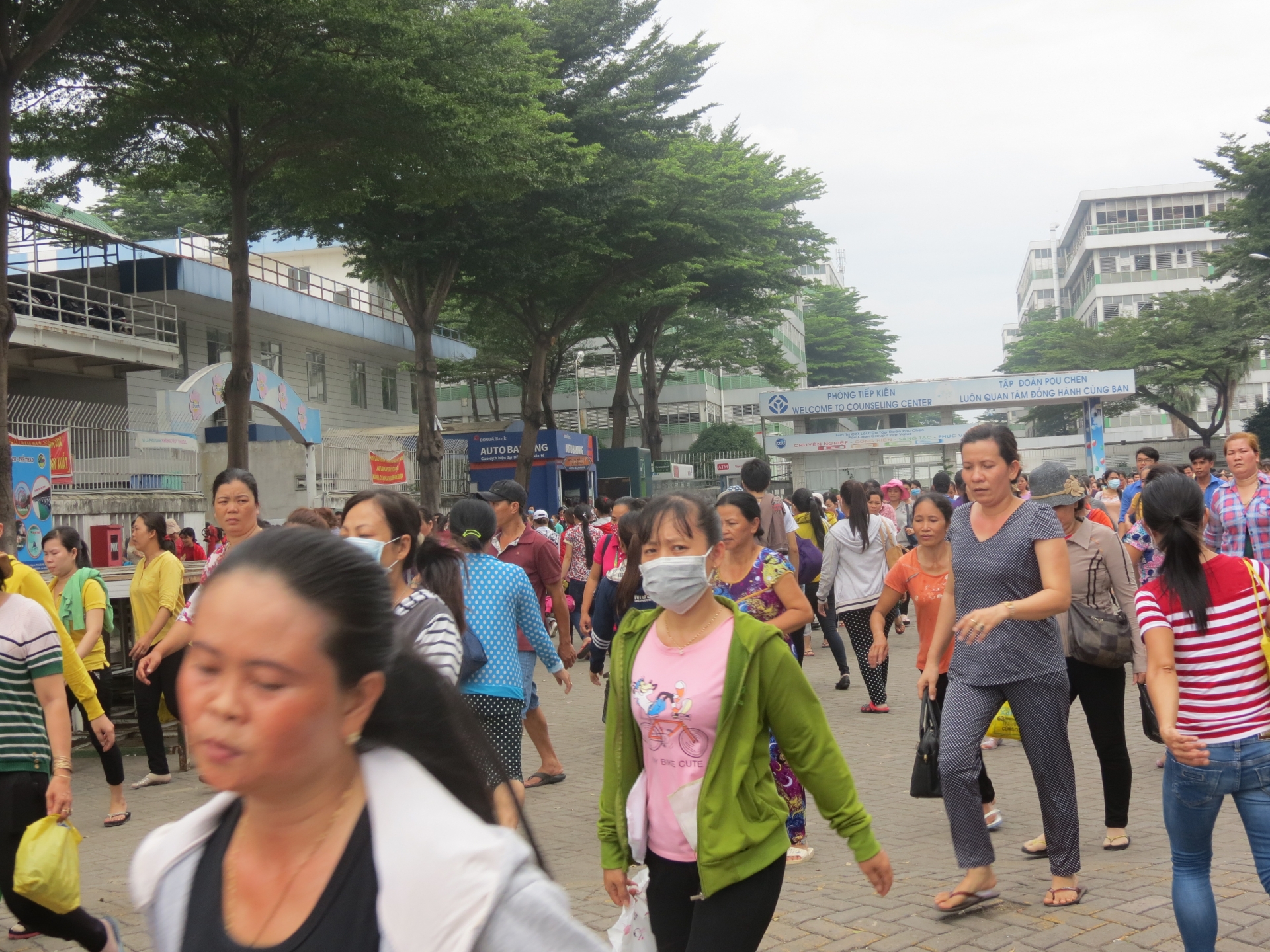 Doanh nghiệp đông công nhân nhất TP. HCM triển khai các giải pháp ứng phó dịch Covid-19 doanh nghiep dong cong nhan nhat tp hcm trien khai cac giai phap ung pho dich covid 19