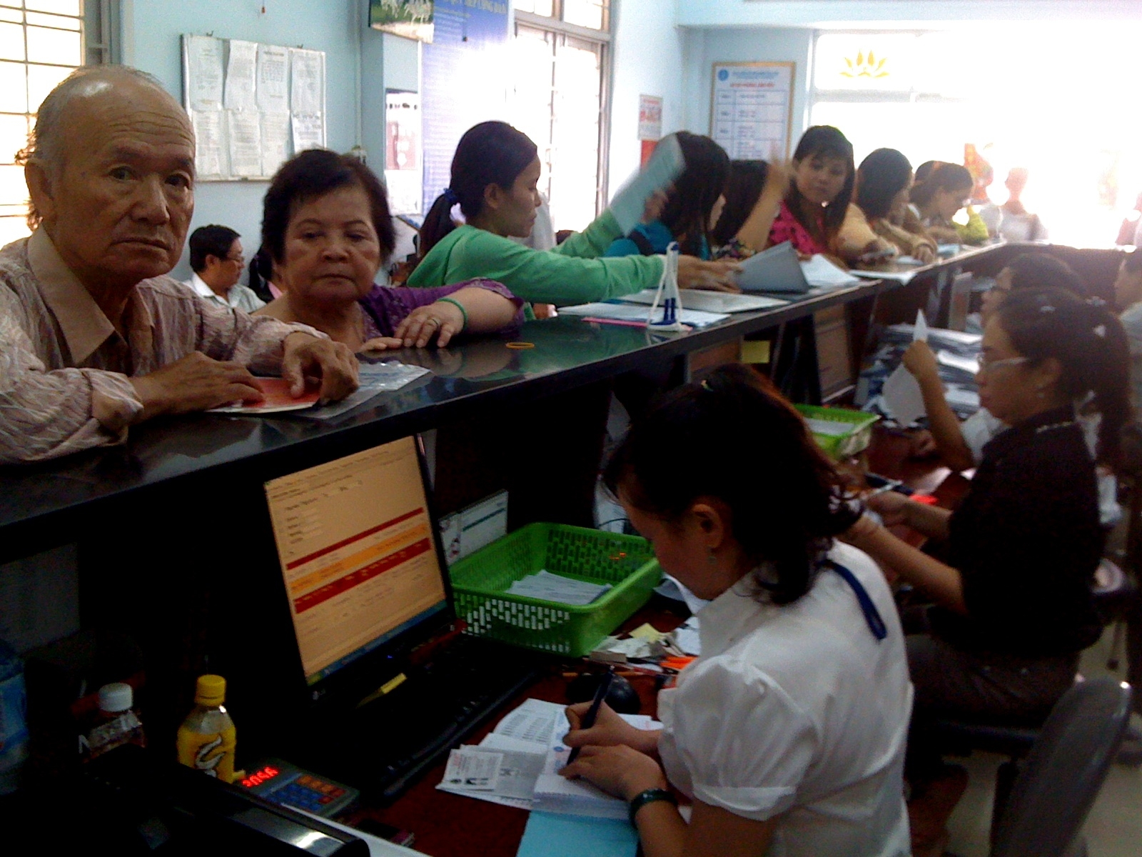 BHXH VN kiến nghị Bộ LĐ-TB-XH cho phép tạm ngưng nhận hồ sơ ủy quyền hưởng BHXH 1 lần