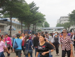 tien di dong nha mang hay nha bang