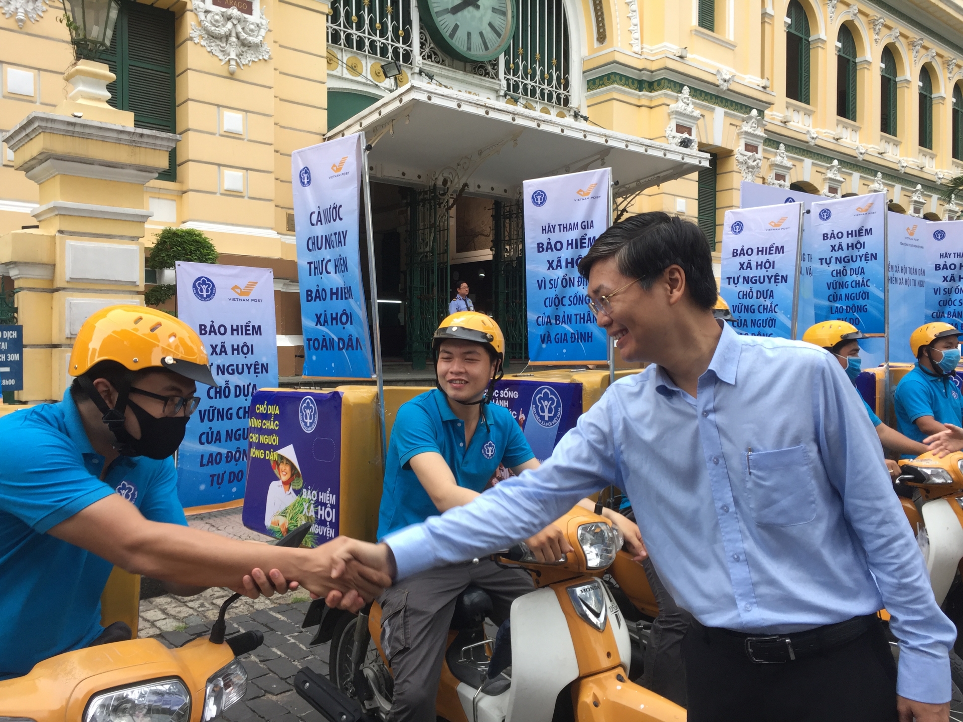 Tham gia BHXH tự nguyện để khi về già, mất sức lao động con cháu bớt nỗi lo! tham gia bhxh tu nguyen de khi ve gia mat suc lao dong con chau bot noi lo