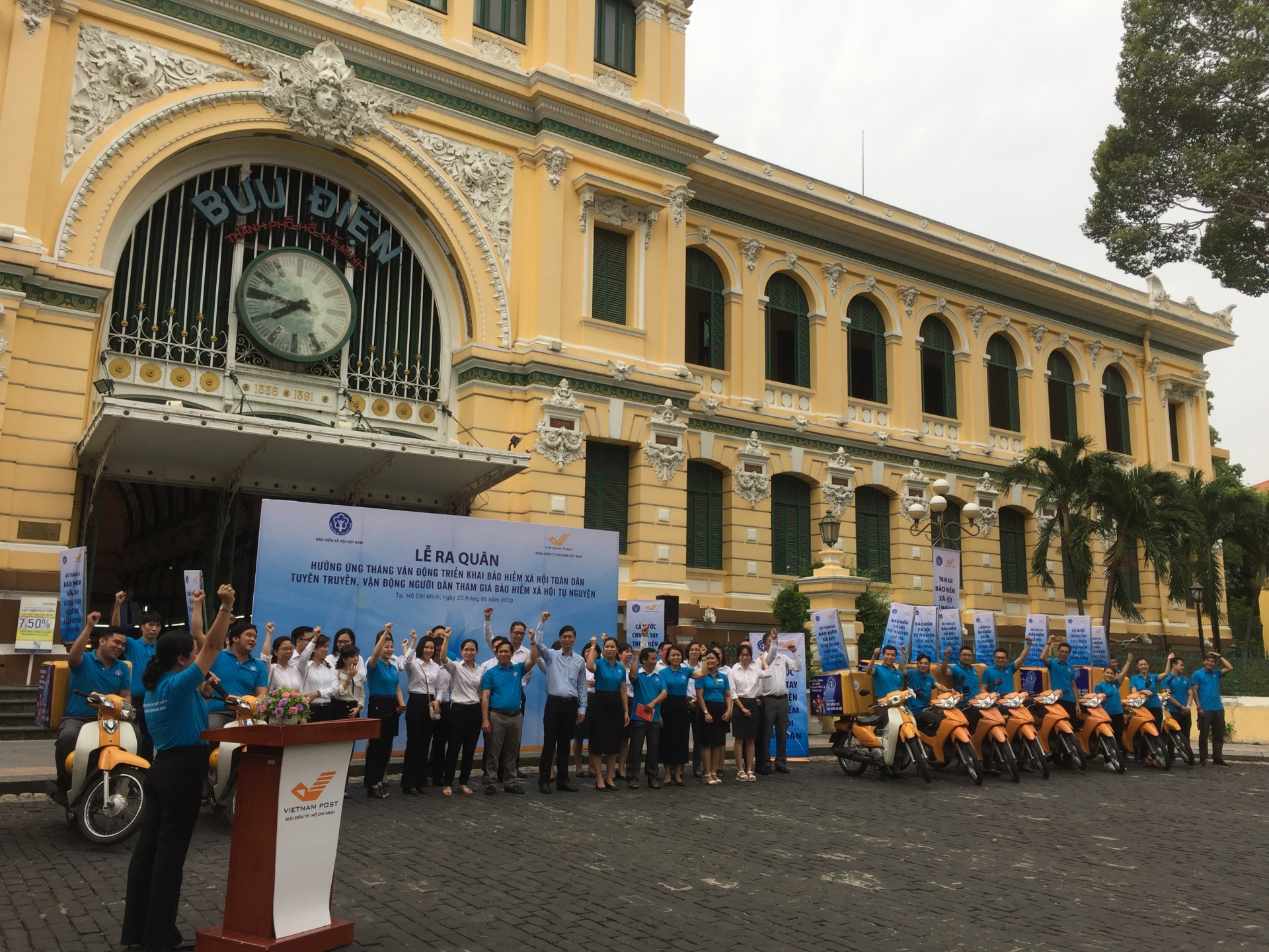 Tham gia BHXH tự nguyện để khi về già, mất sức lao động con cháu bớt nỗi lo! tham gia bhxh tu nguyen de khi ve gia mat suc lao dong con chau bot noi lo