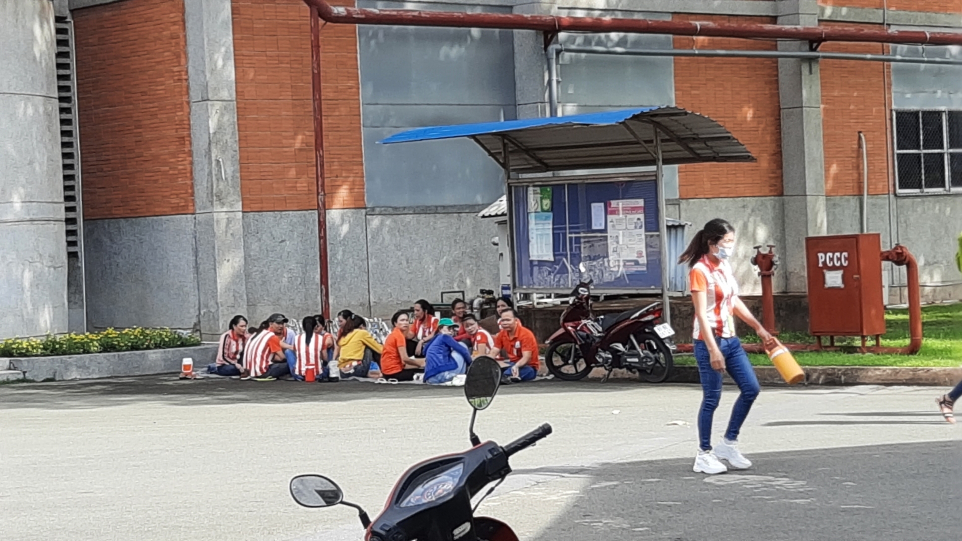 Vụ "ngừng việc vì nghe tin nghỉ không lương" ở Công ty Chí Hùng đã được giải quyết vu ngung viec vi nghe tin nghi khong luong o cong ty chi hung da duoc giai quyet