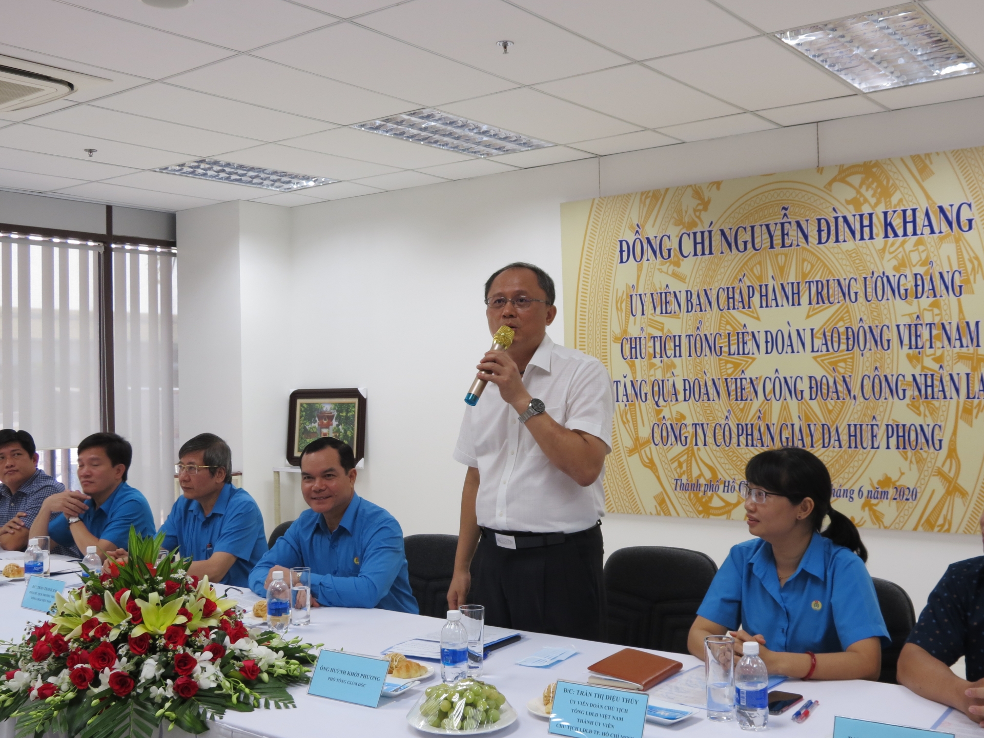 "Mong anh chị em công nhân cùng chia sẻ khó khăn với doanh nghiệp trong giai đoạn này" mong anh chi em cong nhan cung chia se kho khan voi doanh nghiep trong giai doan nay