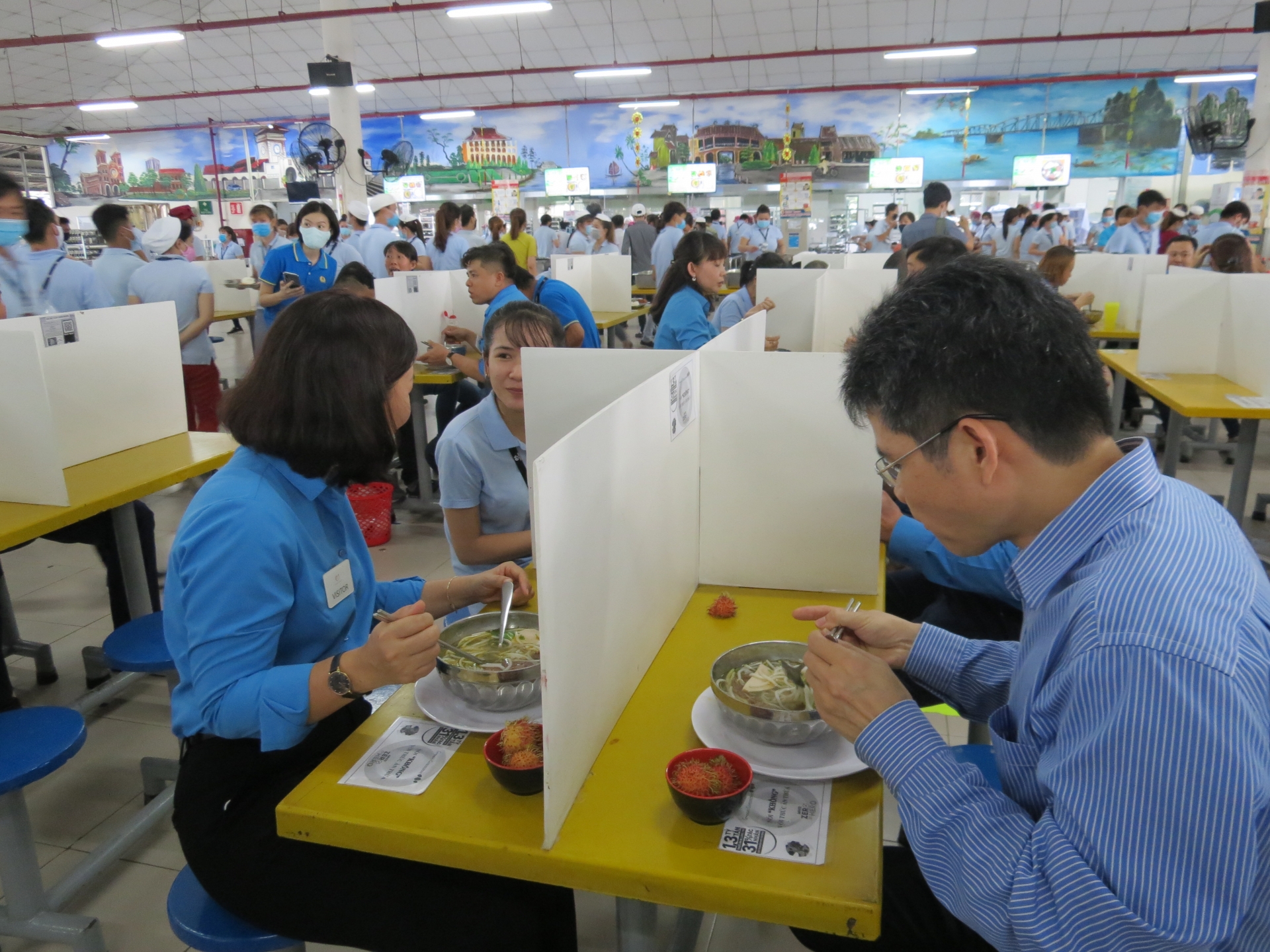 Đồng chí Nguyễn Đình Khang: “Chung mâm cơm nghĩa là gia đình đấy” dong chi nguyen dinh khang chung bua com chung bat dua nghia la gia dinh day