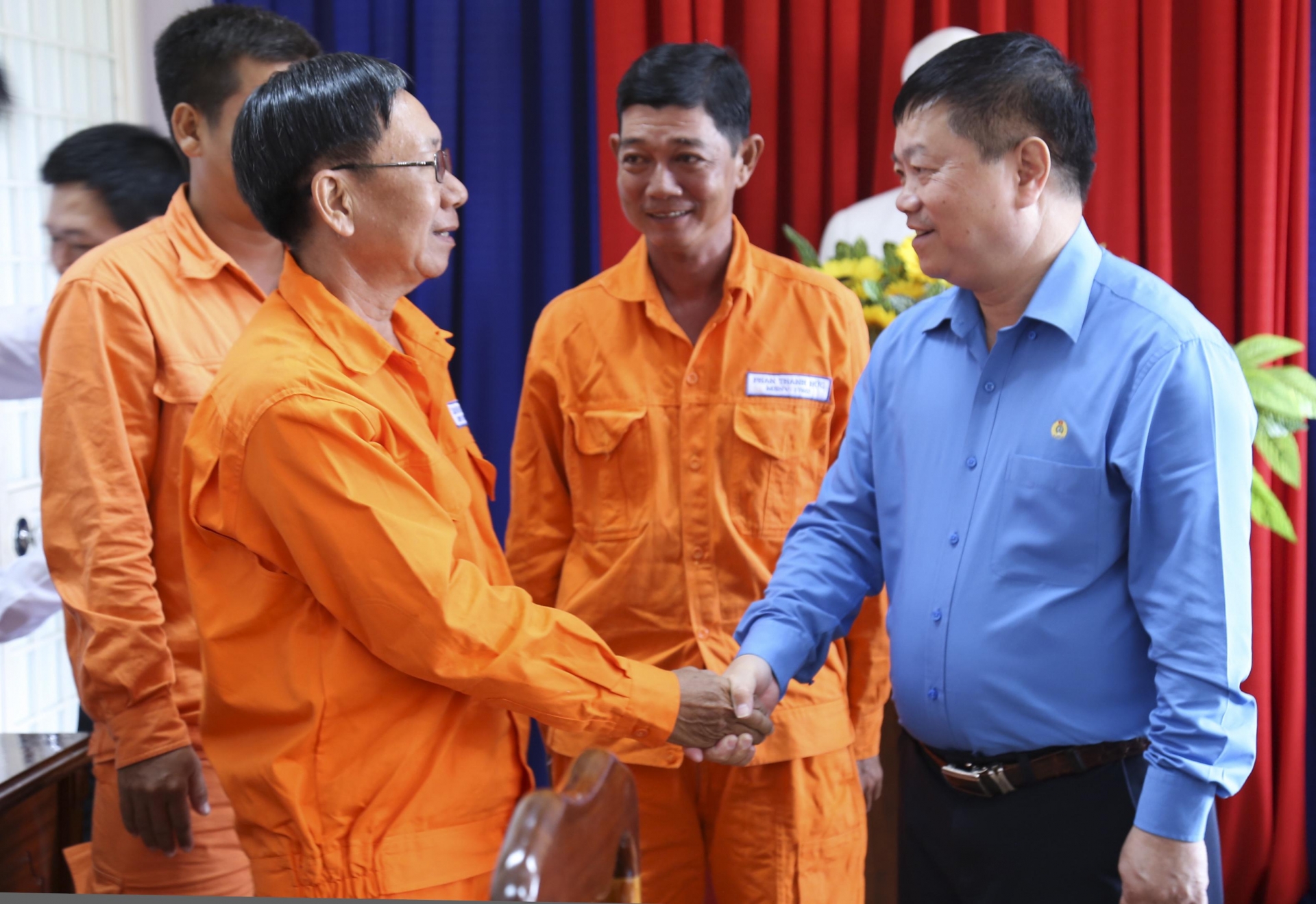 Tập trung hỗ trợ đoàn viên, công đoàn cơ sở ở vùng khó khăn tap trung ho tro doan vien cong doan co so o vung kho khan